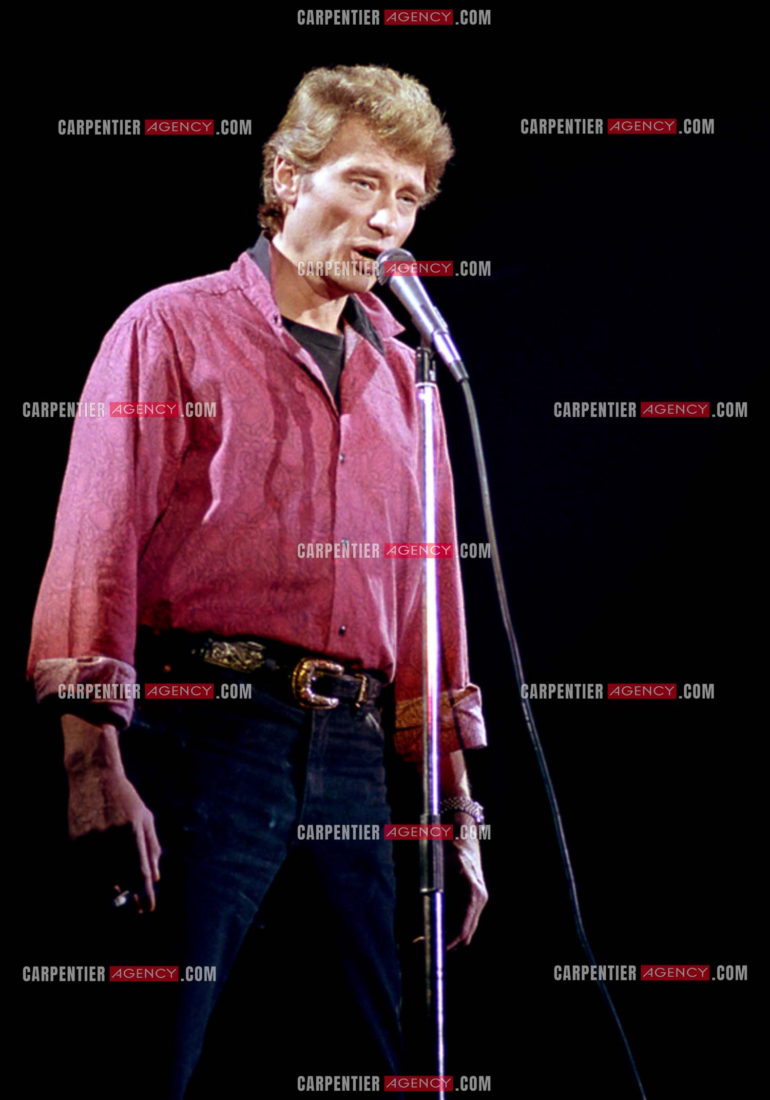 Le chanteur Johnny Hallyday lors de ses concerts au Zénith de Paris du 26 oct 1984 au 08 janvier 1985.   ( Exclusif )