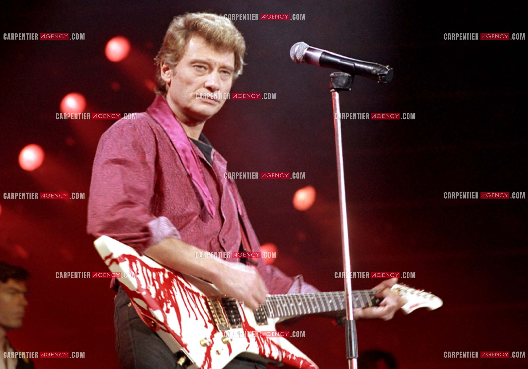 Le chanteur Johnny Hallyday lors de ses concerts au Zénith de Paris du 26 oct 1984 au 08 janvier 1985.   ( Exclusif )