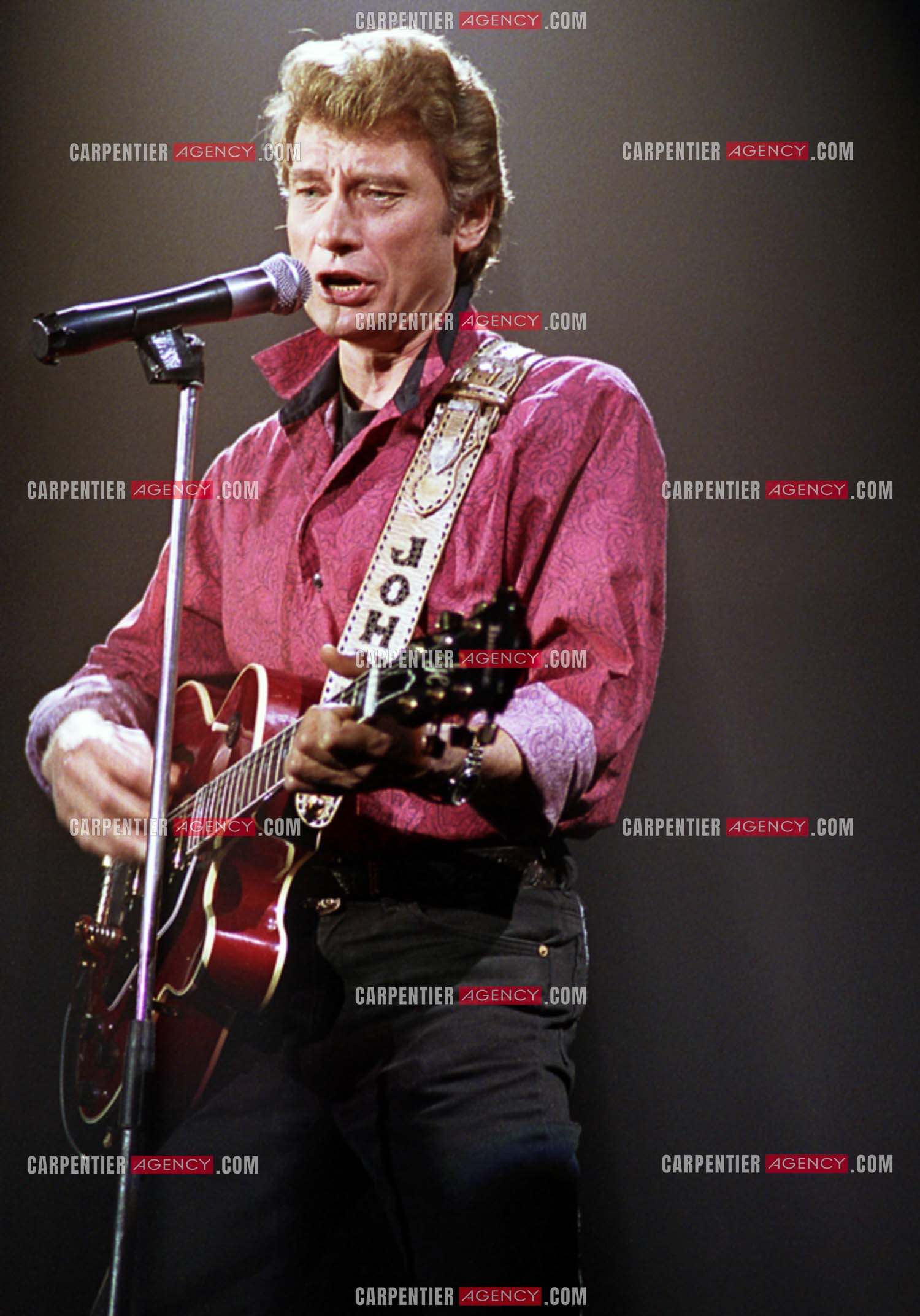 Le chanteur Johnny Hallyday lors de ses concerts au Zénith de Paris du 26 oct 1984 au 08 janvier 1985.   ( Exclusif )