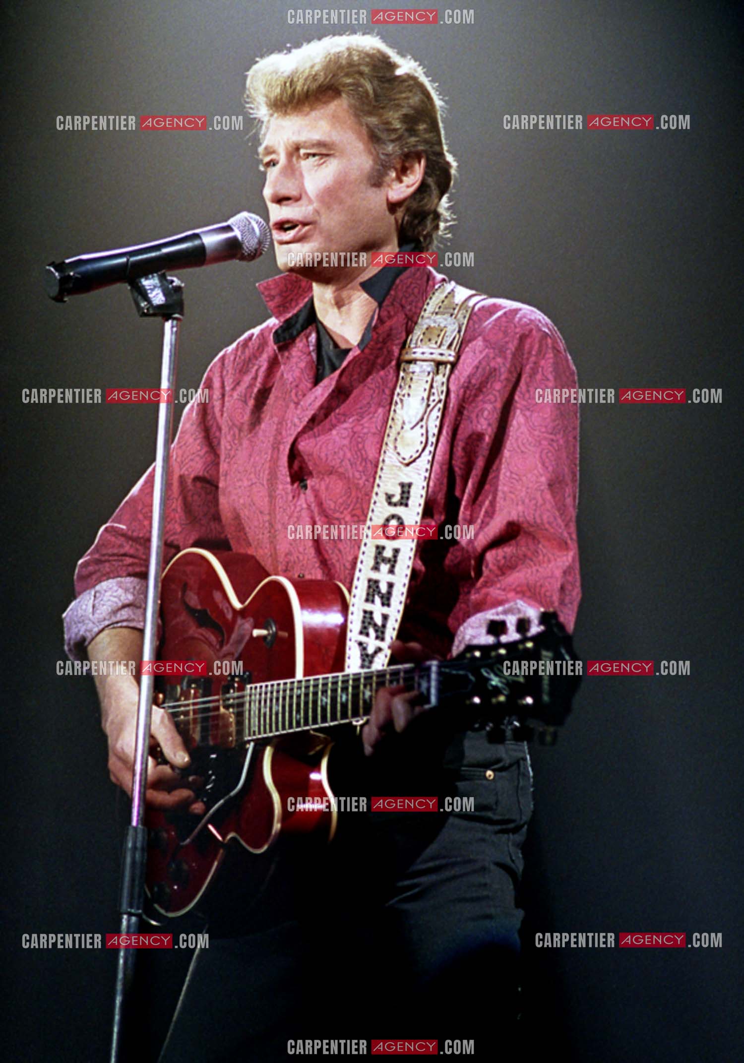 Le chanteur Johnny Hallyday lors de ses concerts au Zénith de Paris du 26 oct 1984 au 08 janvier 1985.   ( Exclusif )