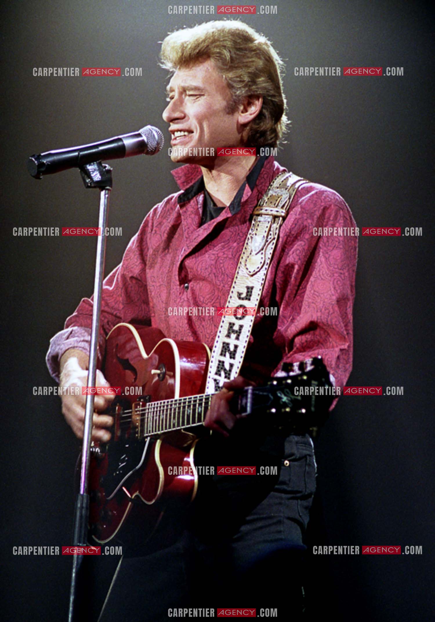 Le chanteur Johnny Hallyday lors de ses concerts au Zénith de Paris du 26 oct 1984 au 08 janvier 1985.   ( Exclusif )