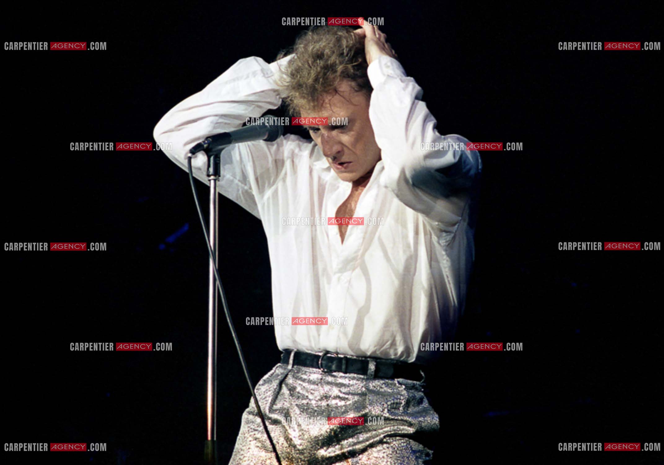 Le chanteur Johnny Hallyday lors de ses concerts au Zénith de Paris du 26 oct 1984 au 08 janvier 1985.   ( Exclusif )