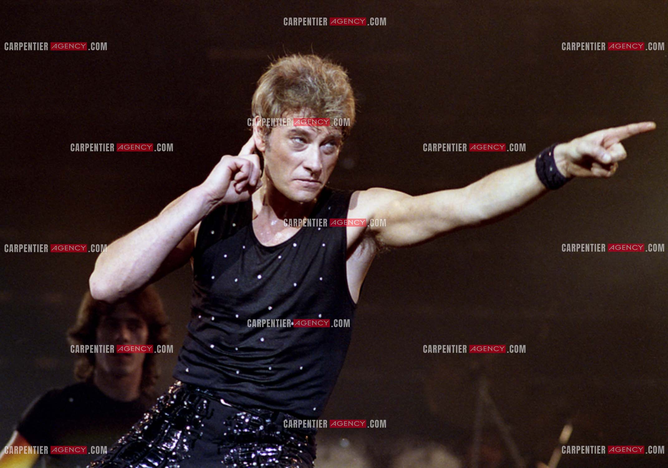 Le chanteur Johnny Hallyday lors de ses concerts au Zénith de Paris du 26 oct 1984 au 08 janvier 1985.   ( Exclusif )