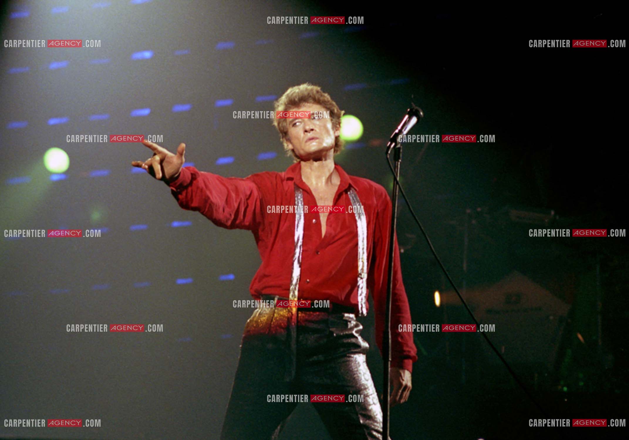 Le chanteur Johnny Hallyday lors de ses concerts au Zénith de Paris du 26 oct 1984 au 08 janvier 1985.   ( Exclusif )