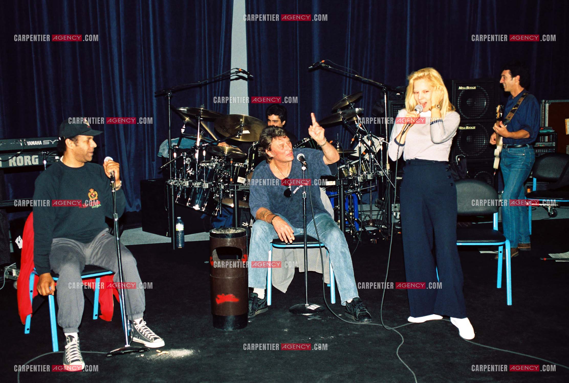 Le chanteur Johnny Hallyday au studio Long Courrier avec son ex femme Sylvie Vartan pour les répétitions de ses trois concerts qui vont avoir lieux au Parc des Princes de Paris du 18 au 20 juin 1993.    ( Exclusif )