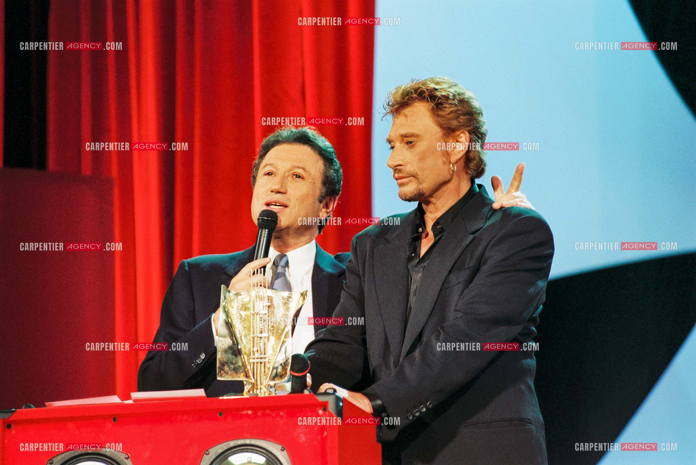 Johnny Hallyday lors des Victoires de la Musique en 1998 a L'OLYMPIA.