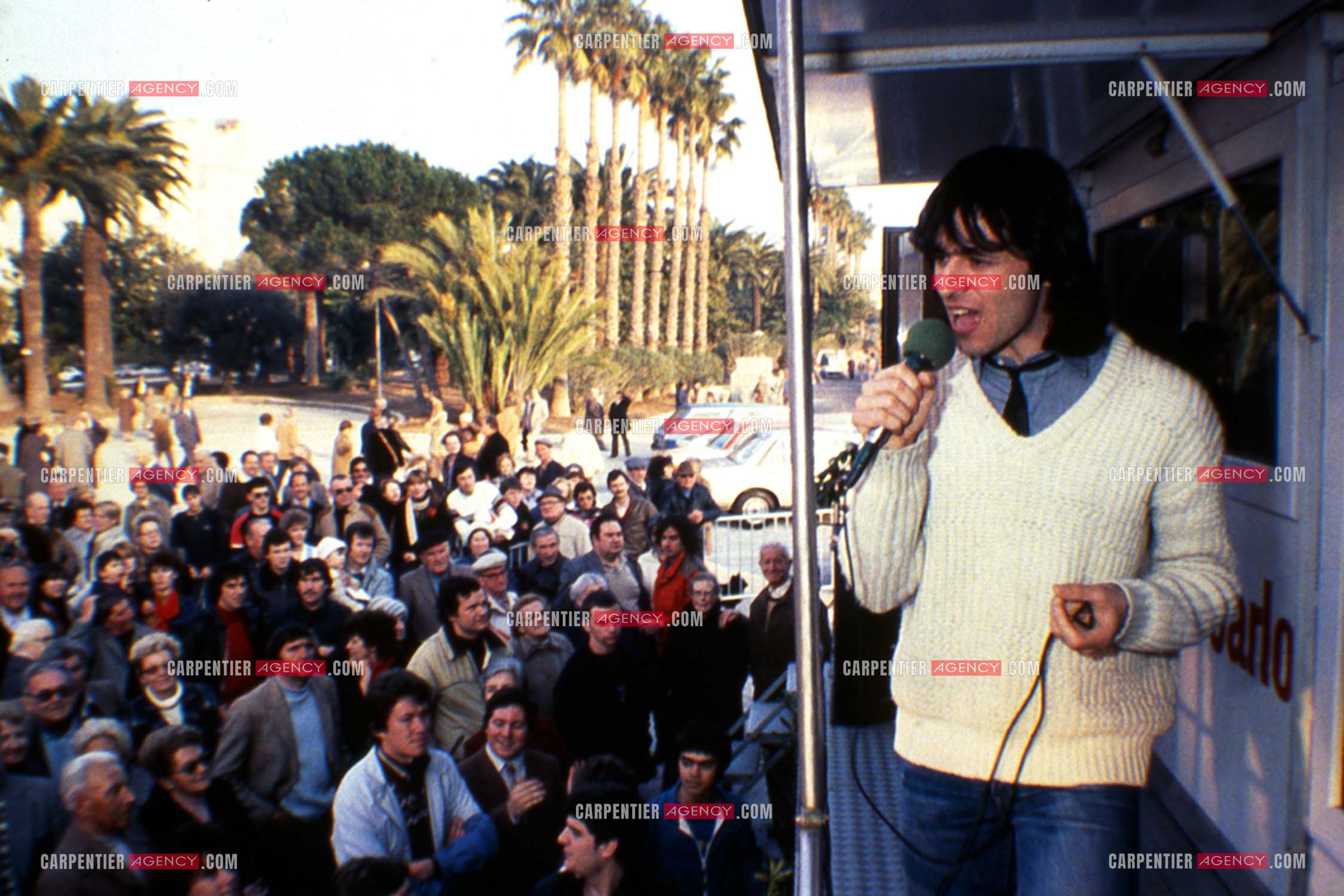 Le chanteur Jean-Jacques Goldman en concert sur un Car-Podium en 1982.   ( Exclusif )