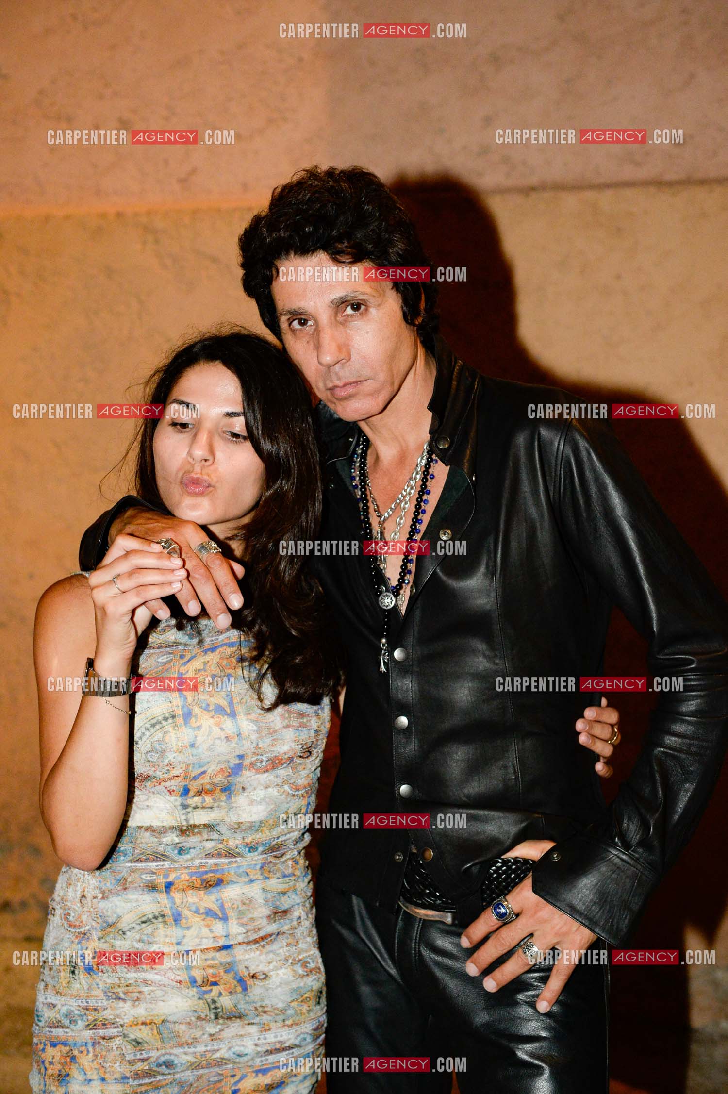 Le chanteur Jean-Luc Lahaye en concert a Cannes. Dans les loges, Jean-Luc avec sa fille Gloria.              ( Exclusif )
