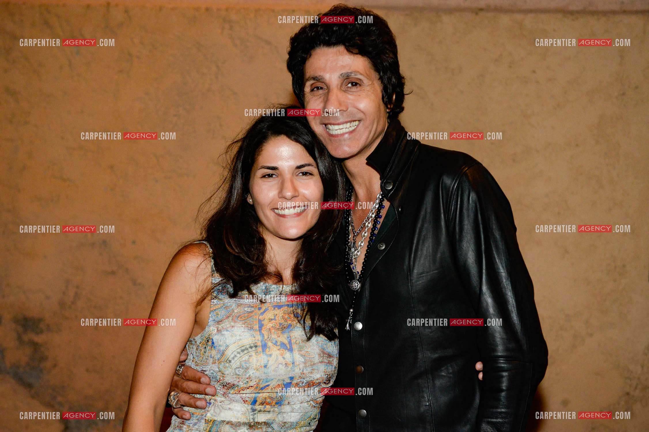 Le chanteur Jean-Luc Lahaye en concert a Cannes. Dans les loges, Jean-Luc avec sa fille Gloria.              ( Exclusif )