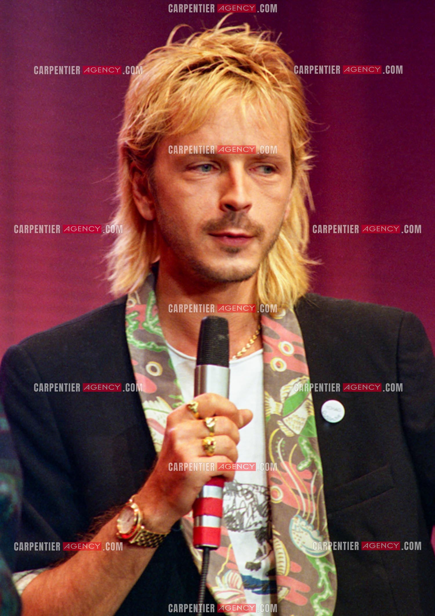 Émission présentéec par Philippe Risoli de quatre concerts dans quatre villes “LA NOUVELLE AFFICHE“ “LA NOUVELLE AFFICHE“. Le chanteur Renaud.  ( Exclusif )