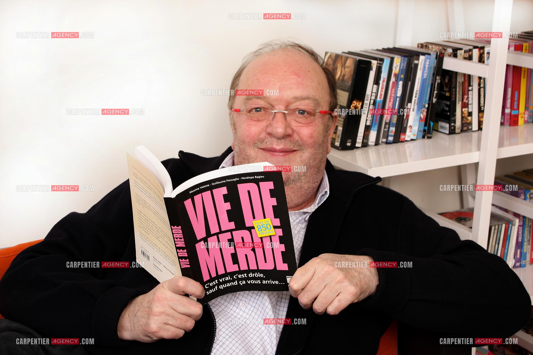 L'humoriste et coauteur Bernard Mabille chez lui.       ( Exclusif )