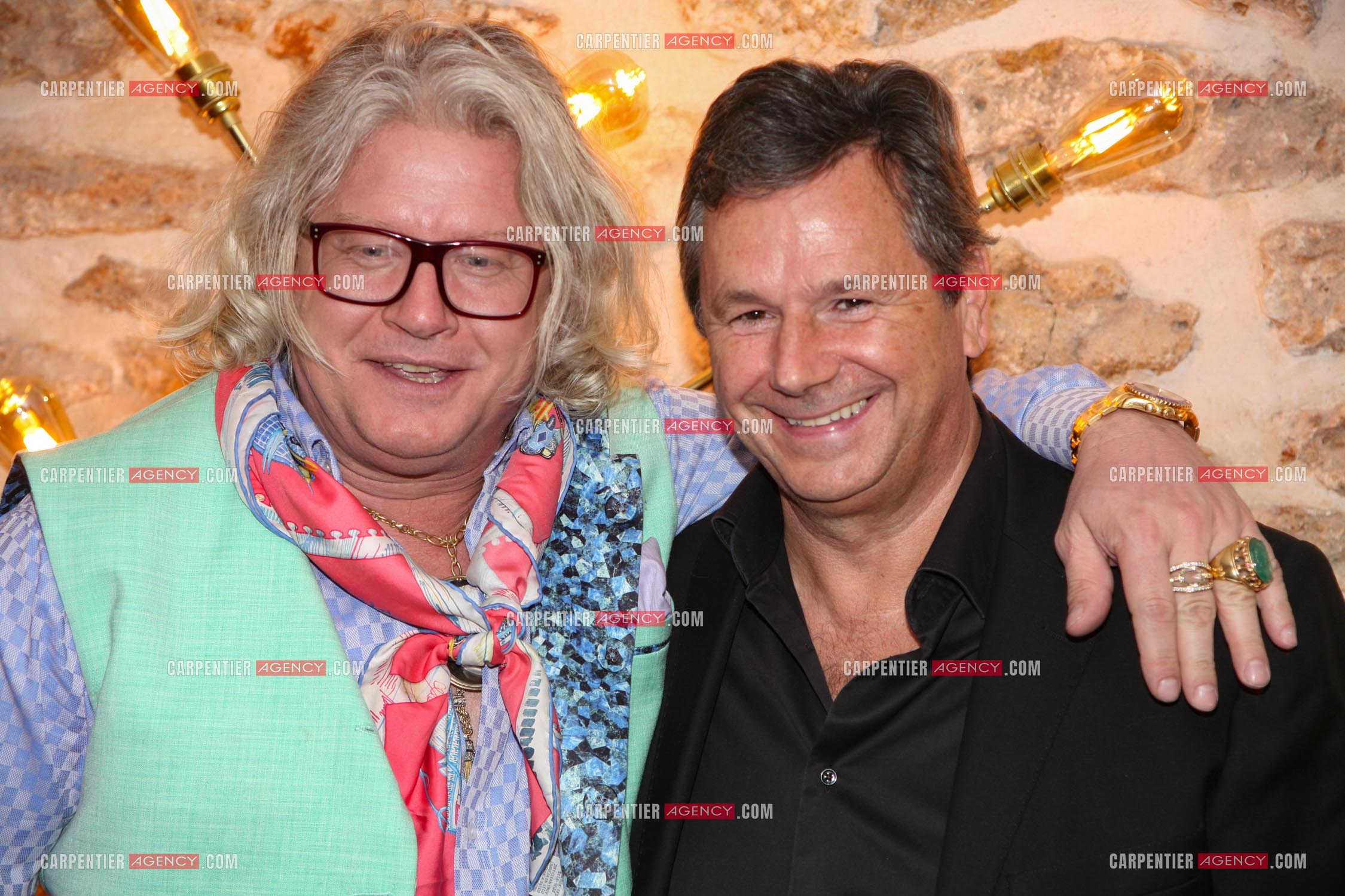 La magicienne Caroline Marx dans Girl Power. Pierre-Jean Chalençon et Christophe Leroy.