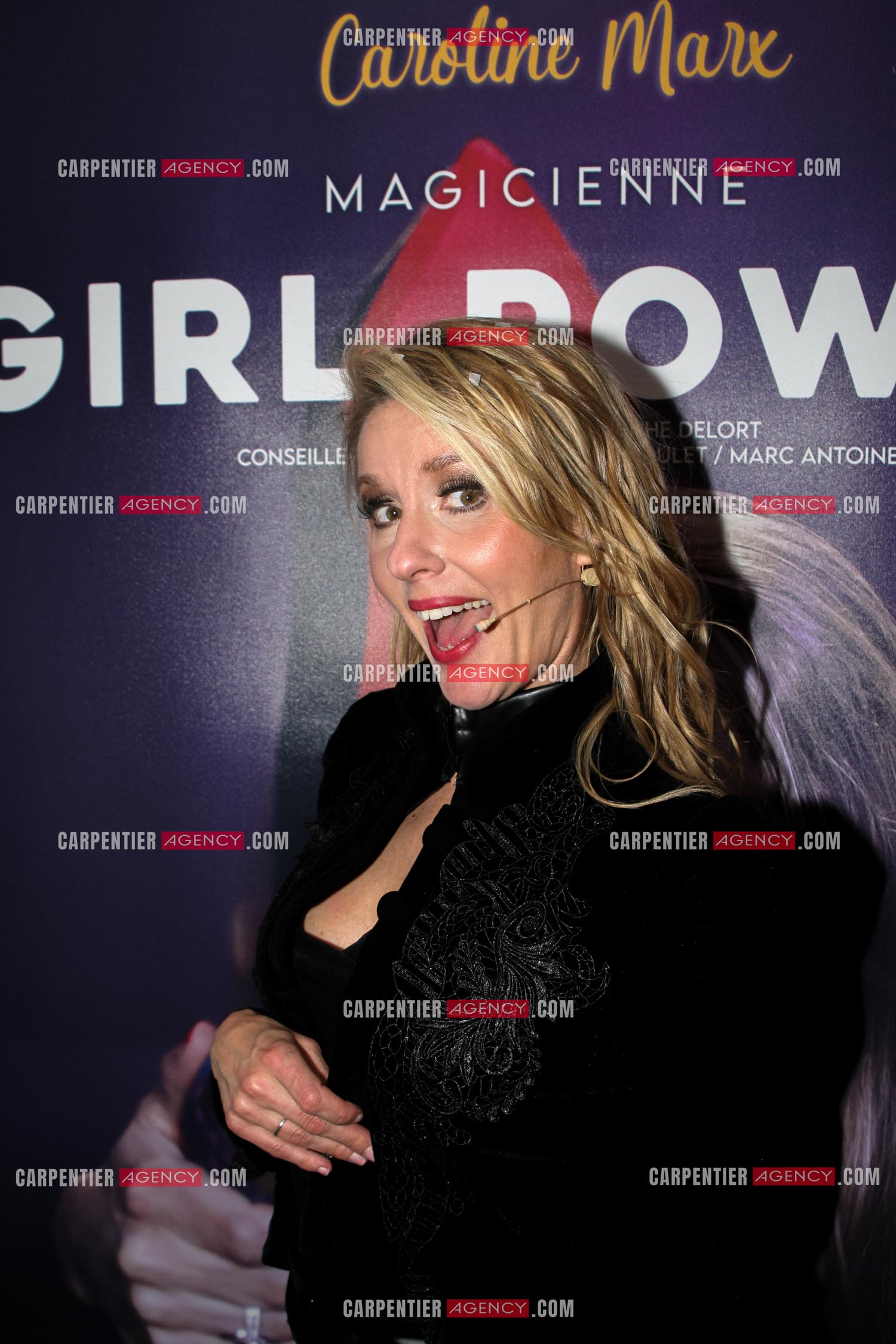 La magicienne Caroline Marx dans Girl Power.