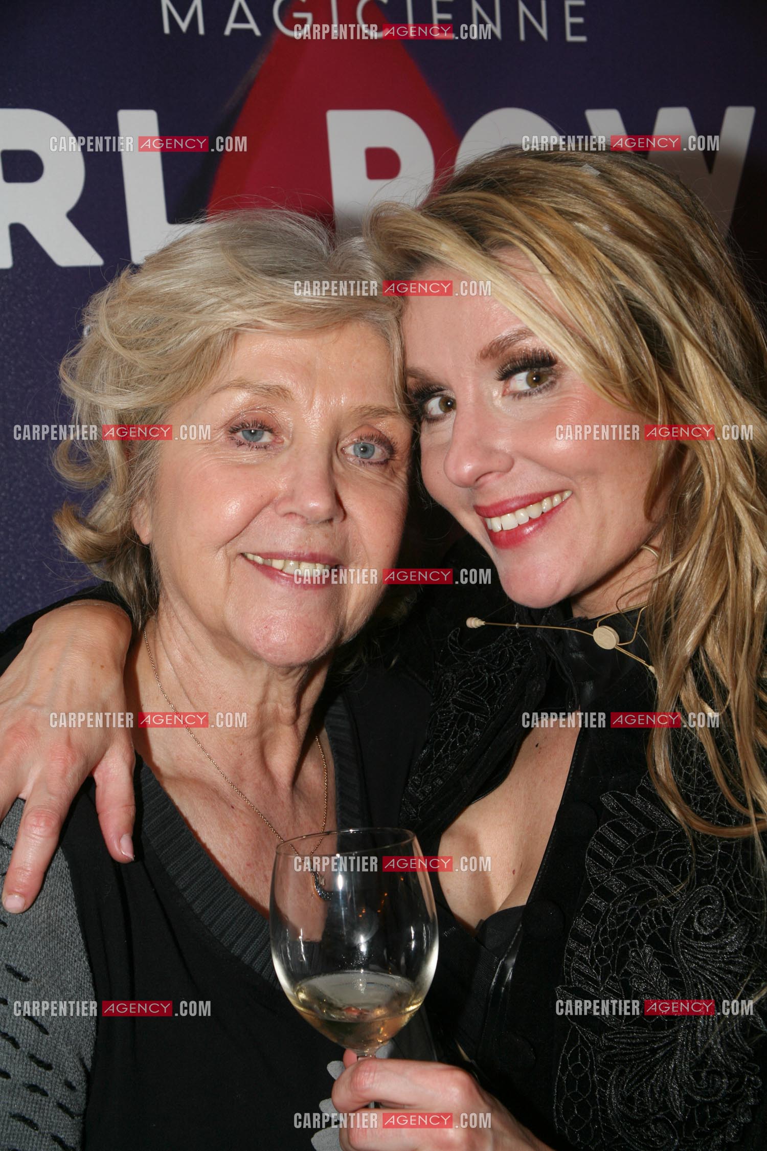 La magicienne Caroline Marx dans Girl Power. Caroline Marx et sa mère.