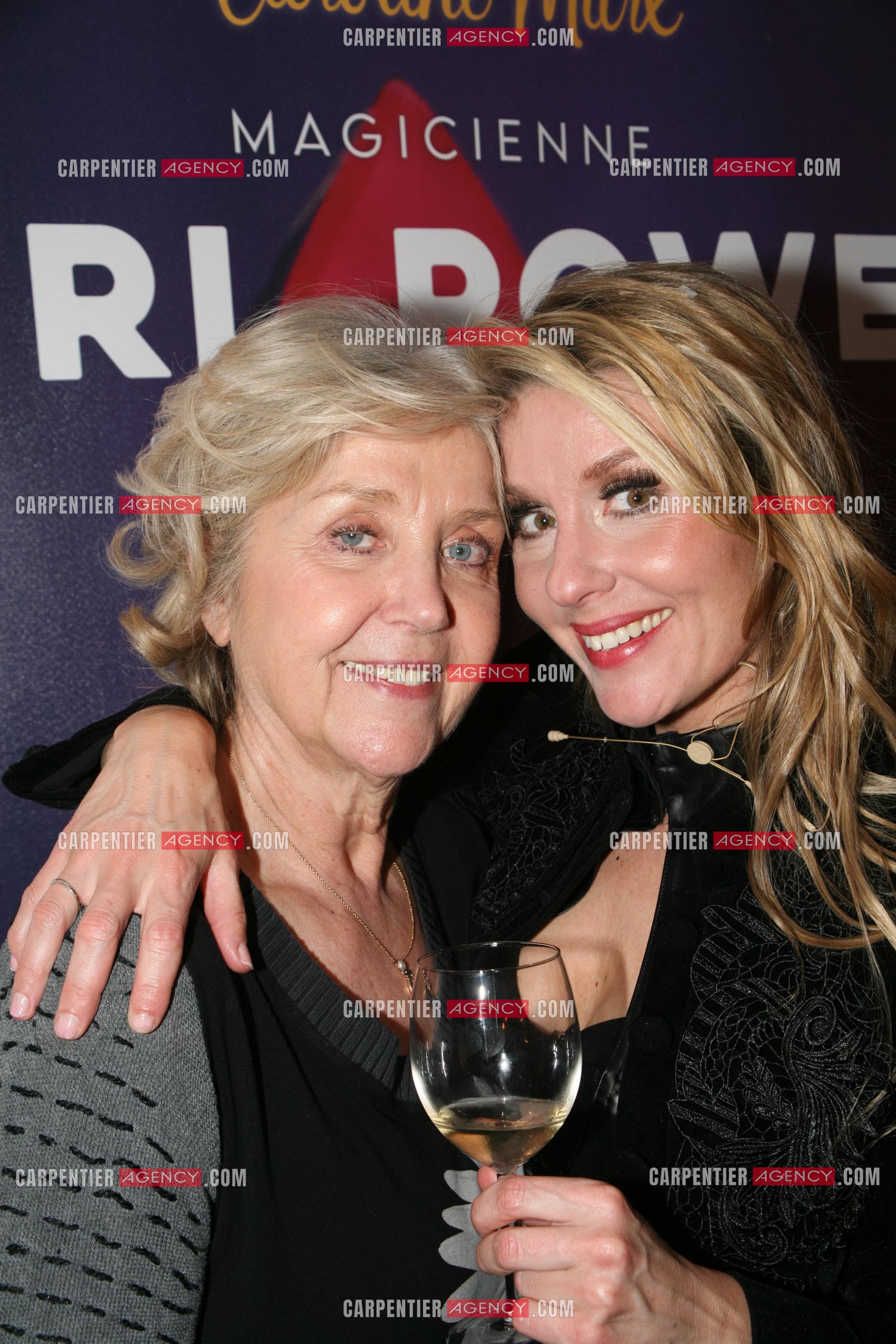 La magicienne Caroline Marx dans Girl Power. Caroline Marx et sa mère.