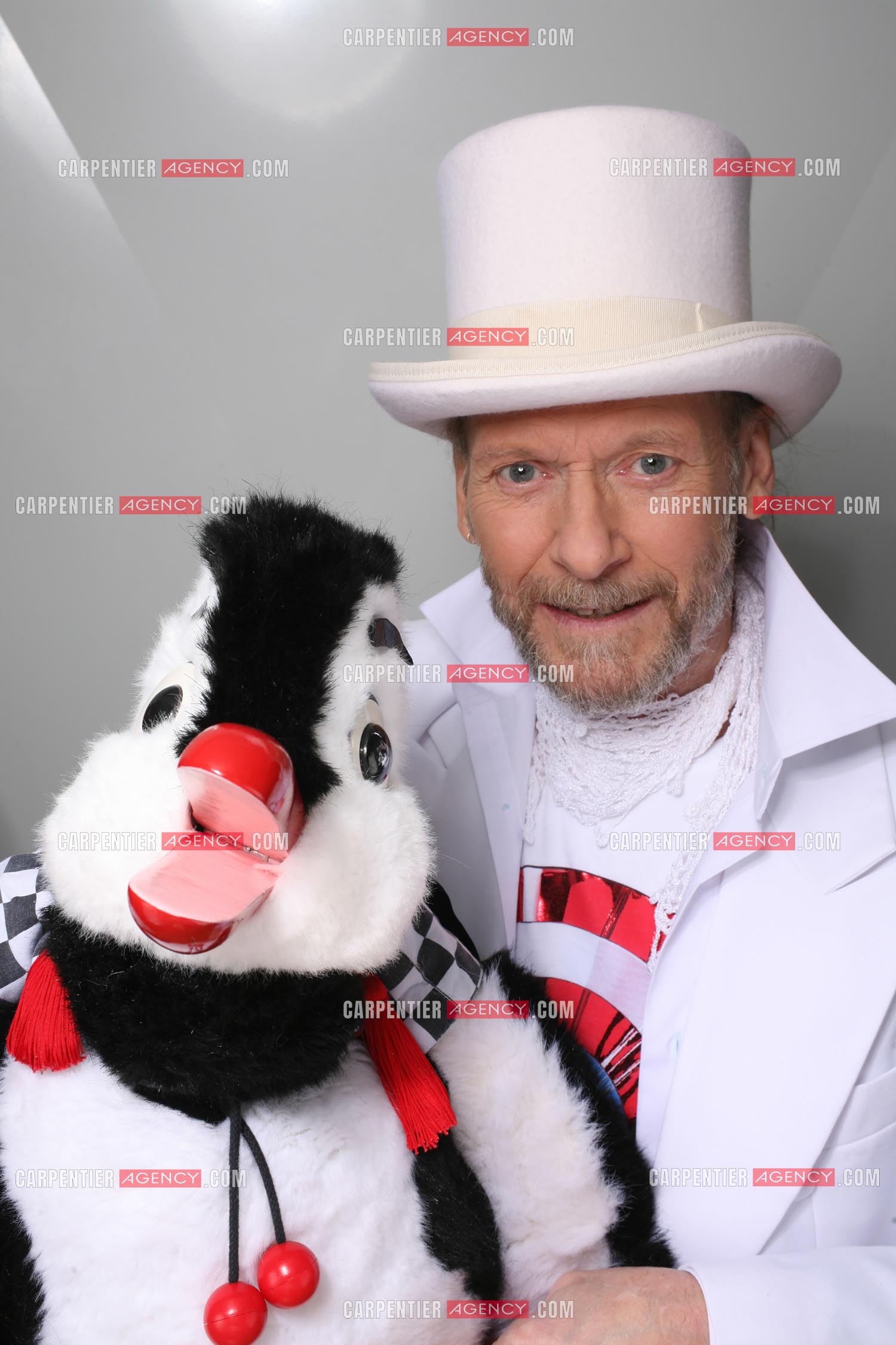 Le ventriloque David Michel et sa marionette Nestor.    ( Exclusif )