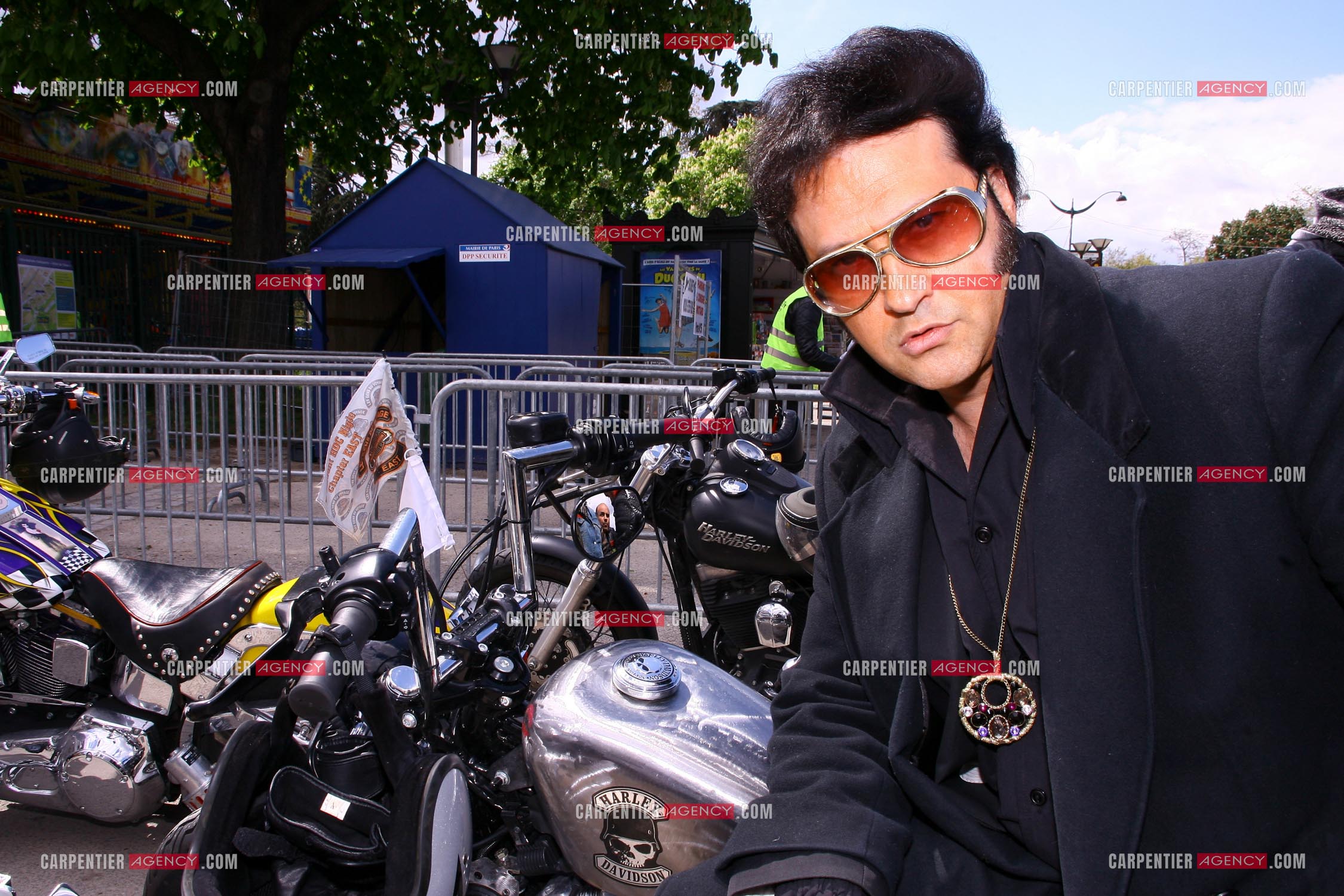 Le chanteur Eryl Prayer sosie français du King Elvis Presley.                               ( Exclusif )