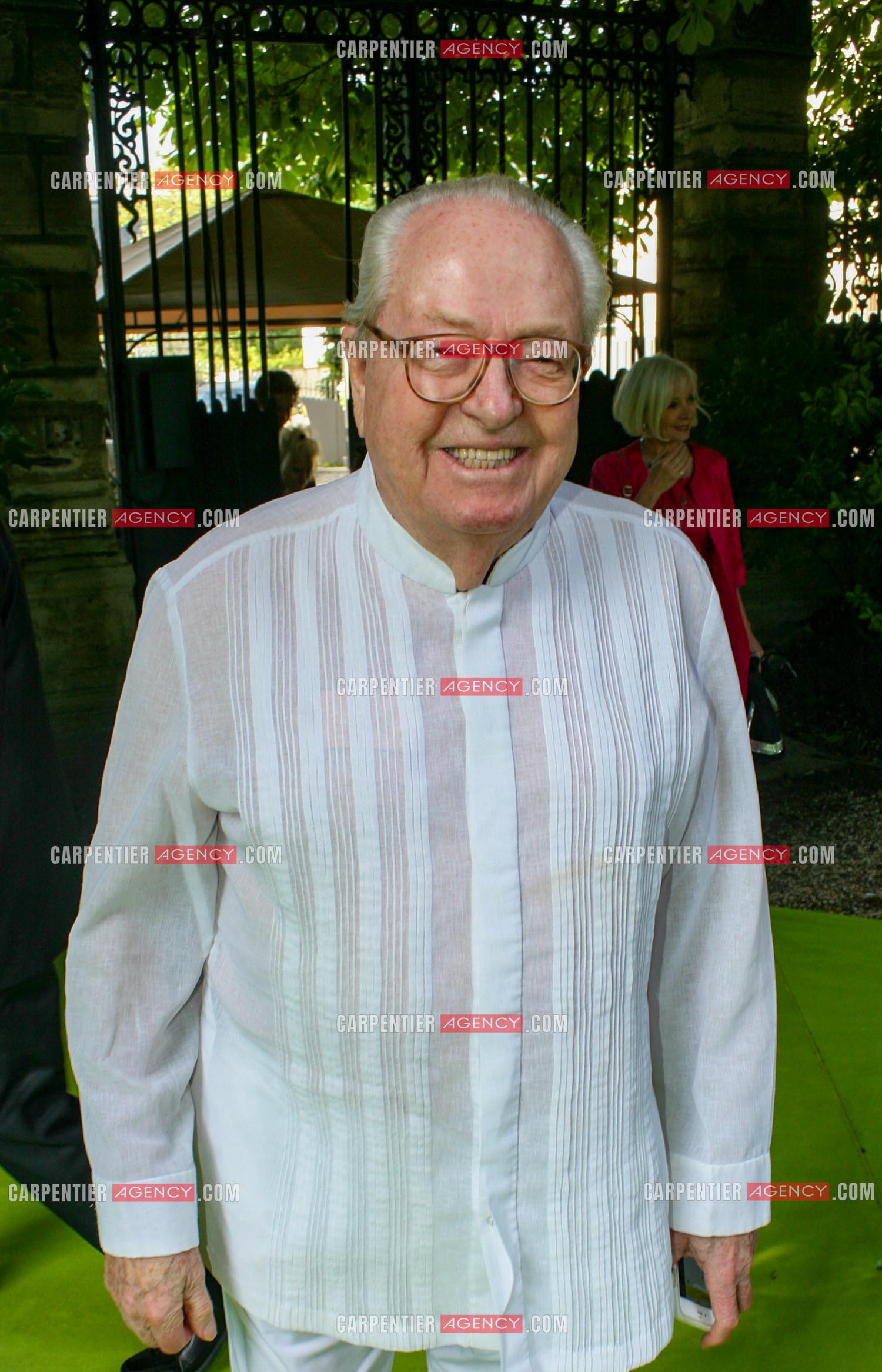 Jean-Marie Le Pen fête dans sa résidence de St Cloud son 88 èm anniversaire entouré de sa femme Jany Le Pen, ses petits enfants et des amis proches.         ( Exclusif )