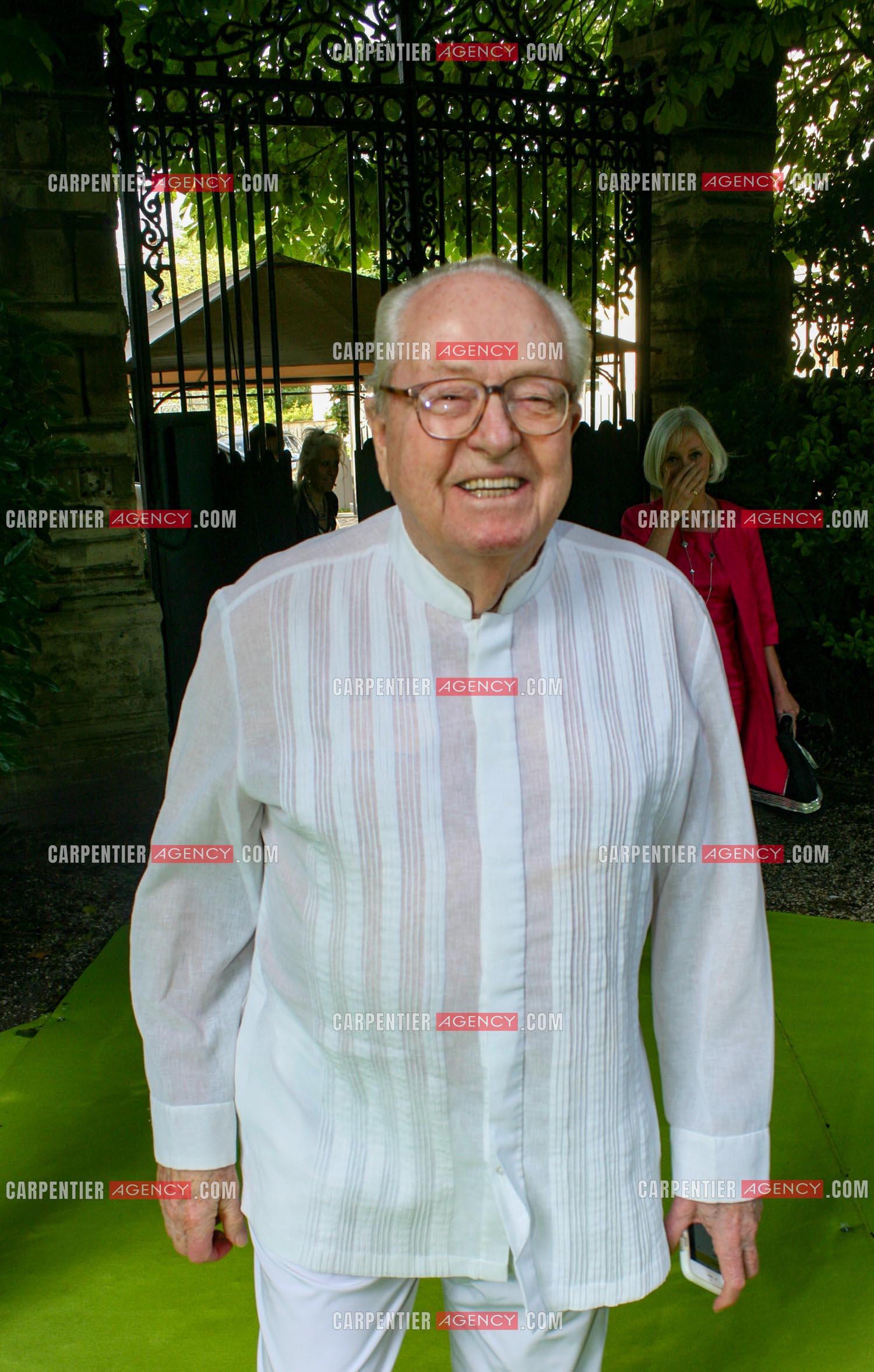 Jean-Marie Le Pen fête dans sa résidence de St Cloud son 88 èm anniversaire entouré de sa femme Jany Le Pen, ses petits enfants et des amis proches.         ( Exclusif )
