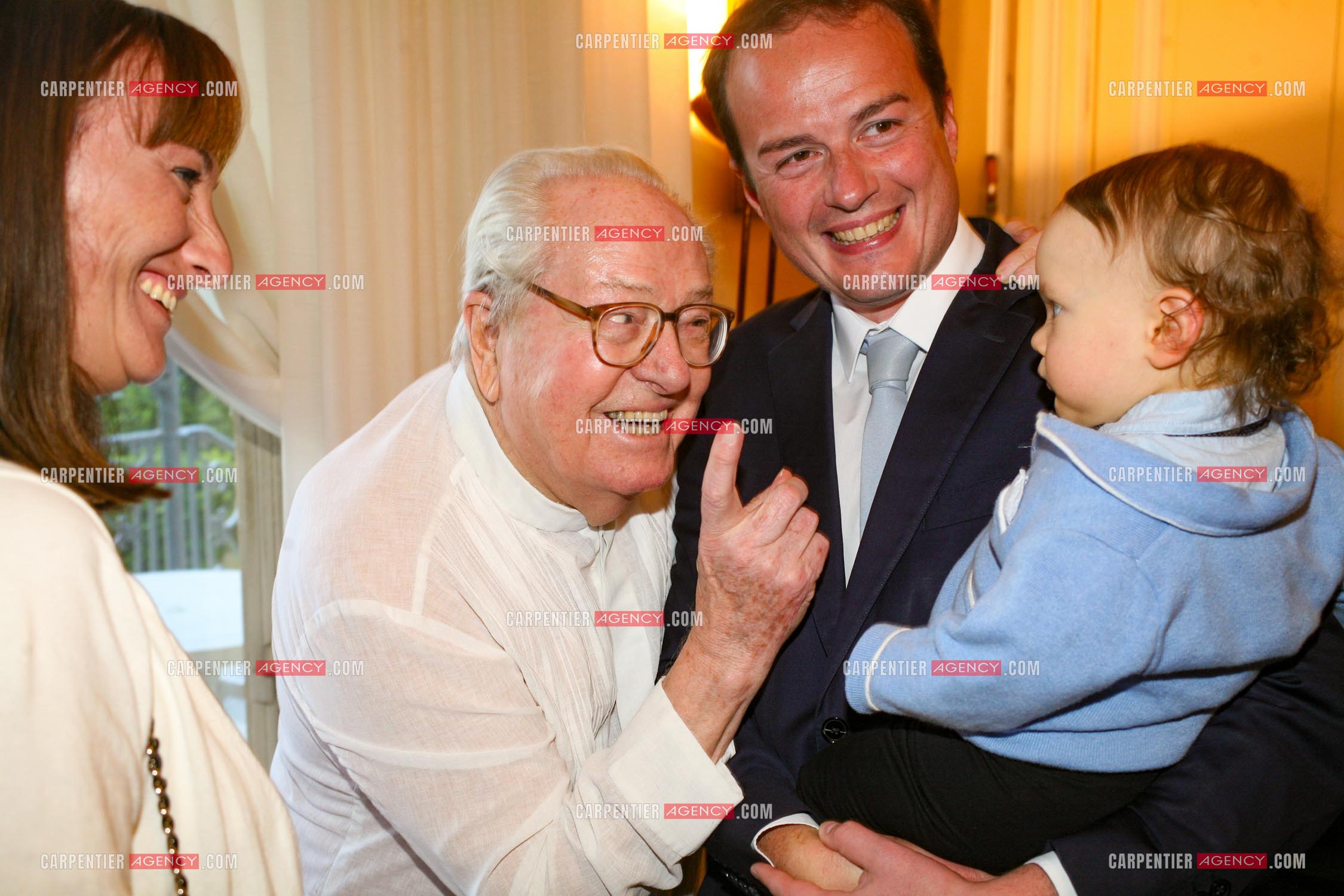 Jean-Marie Le Pen fête dans sa résidence de St Cloud son 88 èm anniversaire entouré de sa femme Jany Le Pen, ses petits enfants et des amis proches.         ( Exclusif )
