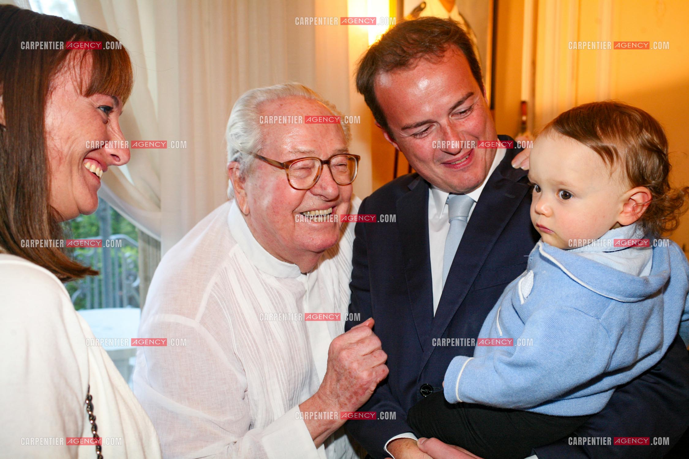 Jean-Marie Le Pen fête dans sa résidence de St Cloud son 88 èm anniversaire entouré de sa femme Jany Le Pen, ses petits enfants et des amis proches.         ( Exclusif )
