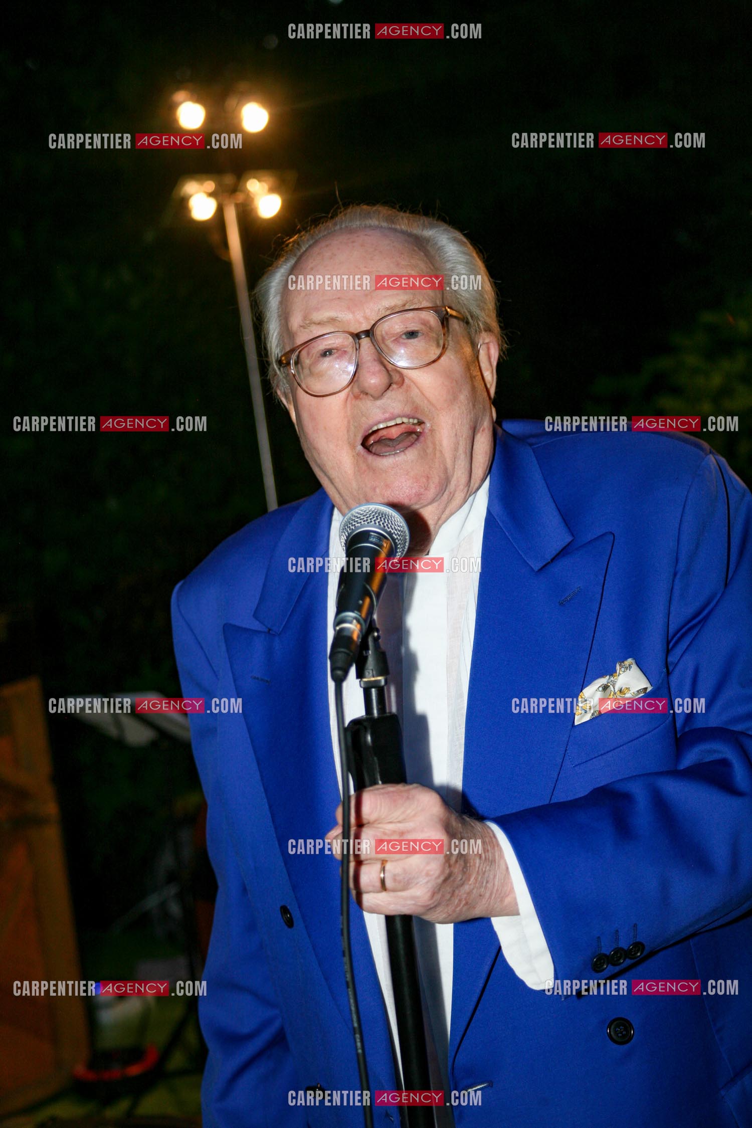 Jean-Marie Le Pen fête dans sa résidence de St Cloud son 88 èm anniversaire entouré de sa femme Jany Le Pen, ses petits enfants et des amis proches.         ( Exclusif )