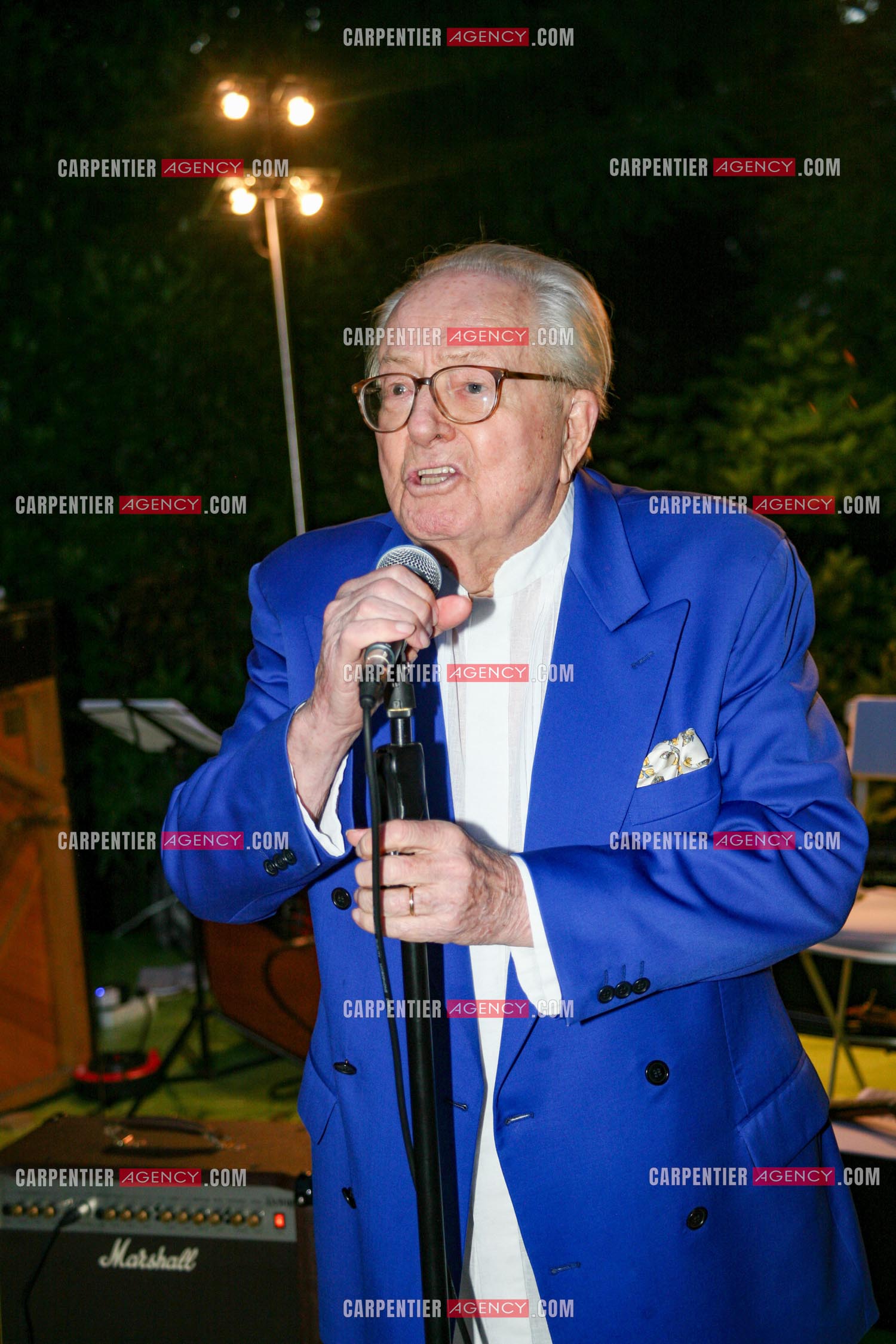 Jean-Marie Le Pen fête dans sa résidence de St Cloud son 88 èm anniversaire entouré de sa femme Jany Le Pen, ses petits enfants et des amis proches.         ( Exclusif )