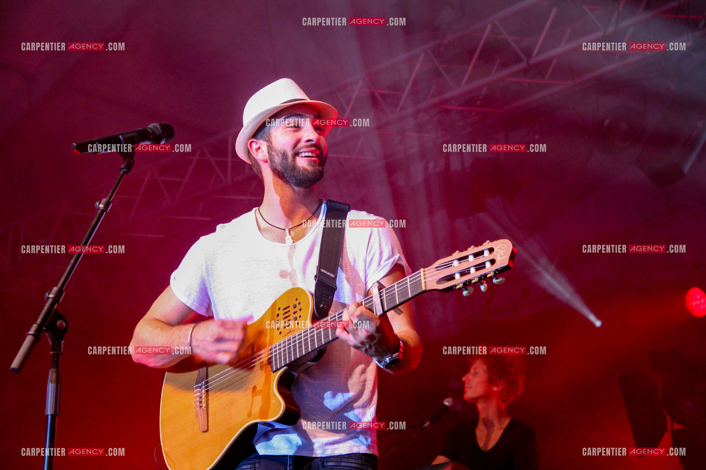 Le chanteur Kendji Girac en concert au Parc St Paul à Beauvais le 24 mai 2024.