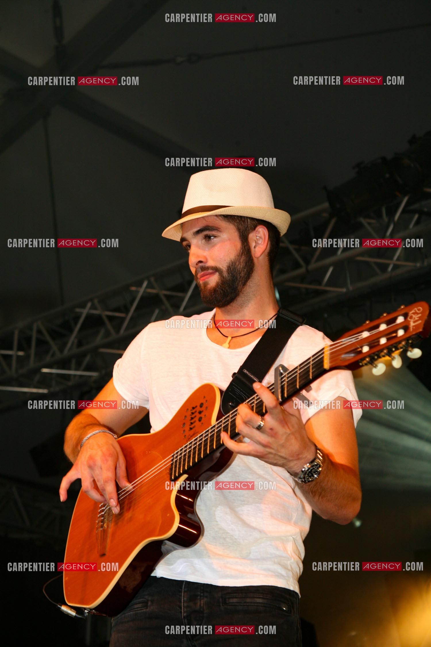 Le chanteur Kendji Girac en concert au Parc St Paul à Beauvais le 24 mai 2024.
