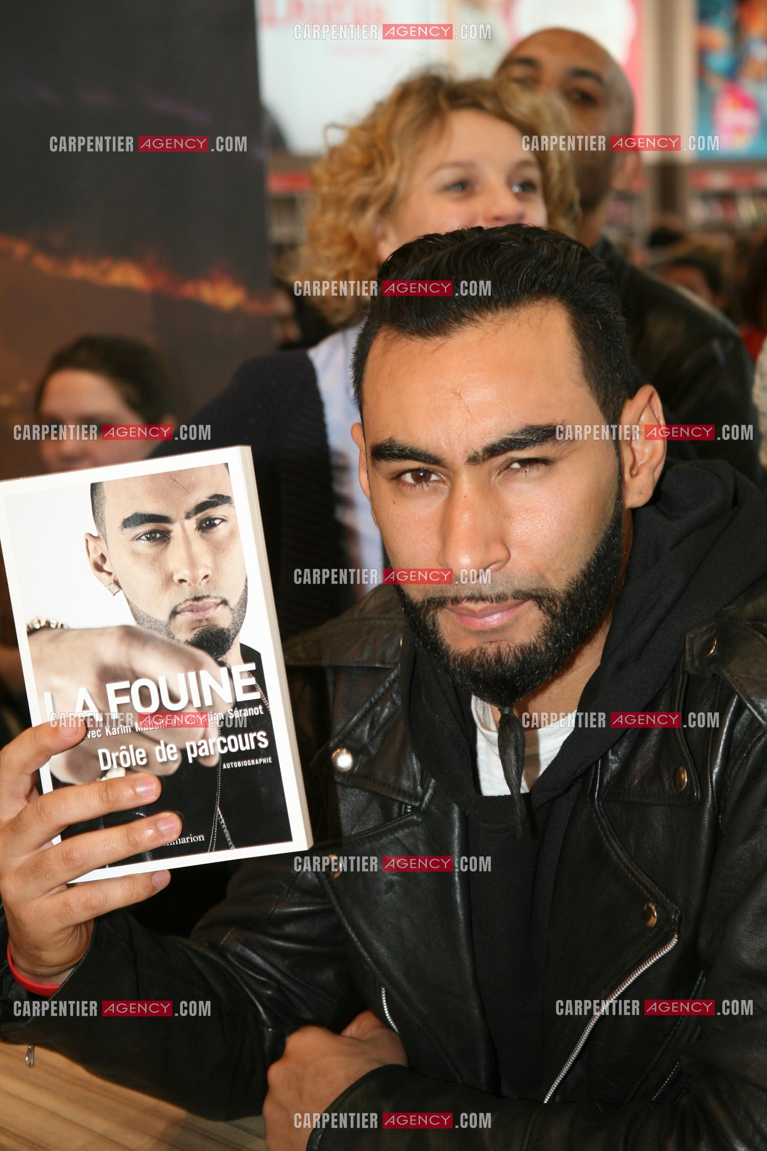 Le rappeur  Laouni Mouhid dit La Fouine présente son livre “ Drôle de Parcours “ aux éditions Flammarion.                    ( Exclusif )
