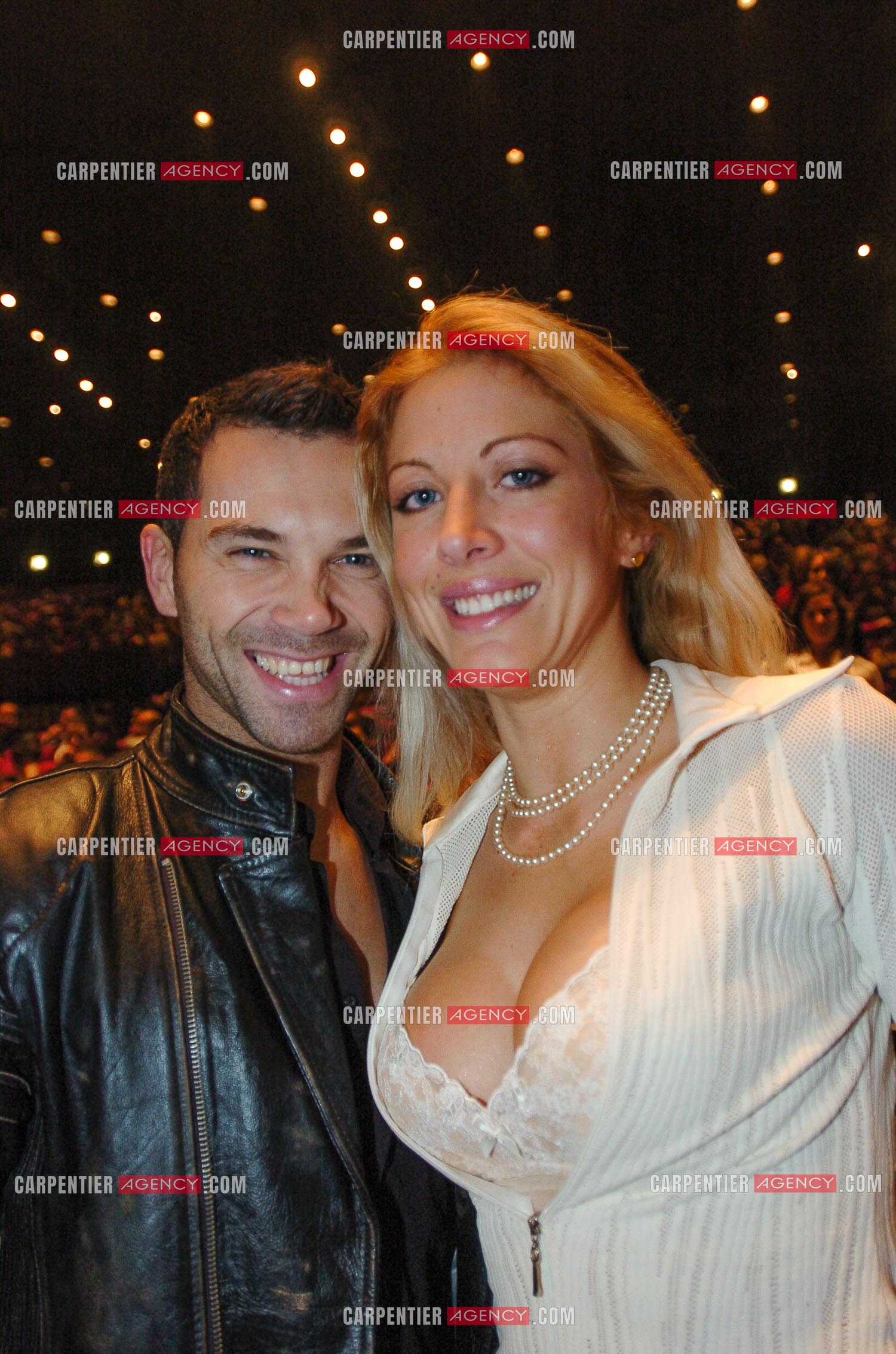 Loana et son compagnon.   ( exclusif )