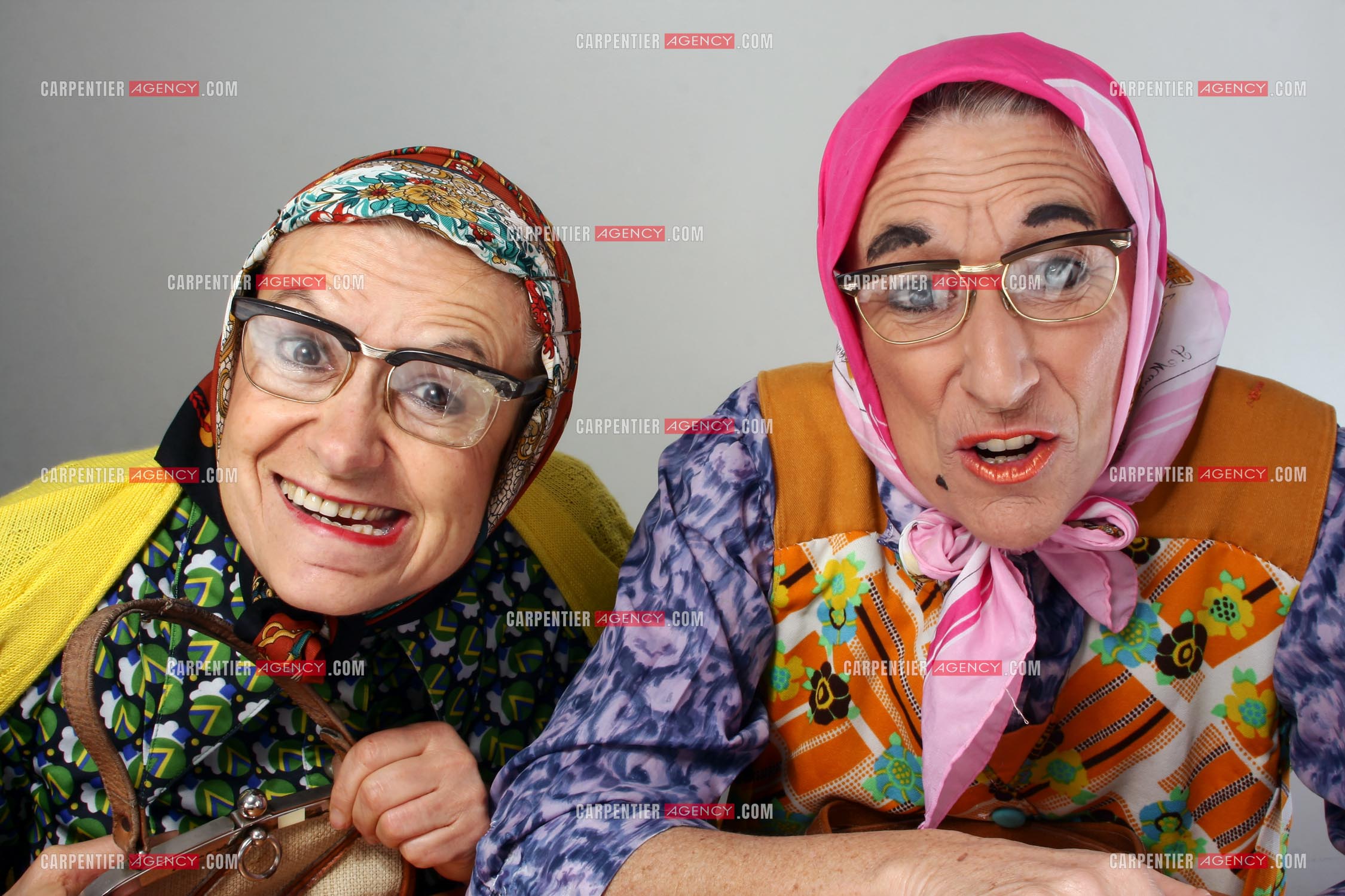 Le duo comique français les Vamps composé de Nicole Avezard, dans le rôle de Lucienne Beaujon et de Dominique de Lacoste dans le rôle de Gisèle Rouleau. ( Exclusif )