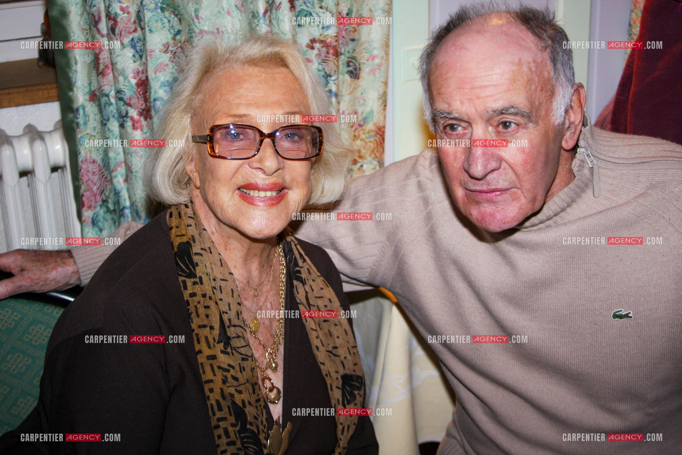 L'actrice Micheline Presle présente lors du Festivale du cinéma à Cosne-sur-Loire les 13, 14 et 15 novembre 2015. Ici avec le cascadeur Rémy Julienne.