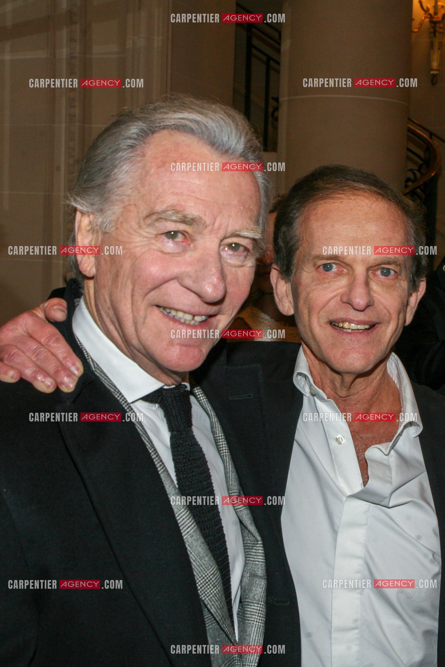 Le journaliste William Leymergie et le docteur Frédéric Saldmann lors de la soirée des Stéthos d'or 2023 à l'hôtel Four Seasons George V à Paris le 27 mars 2023.