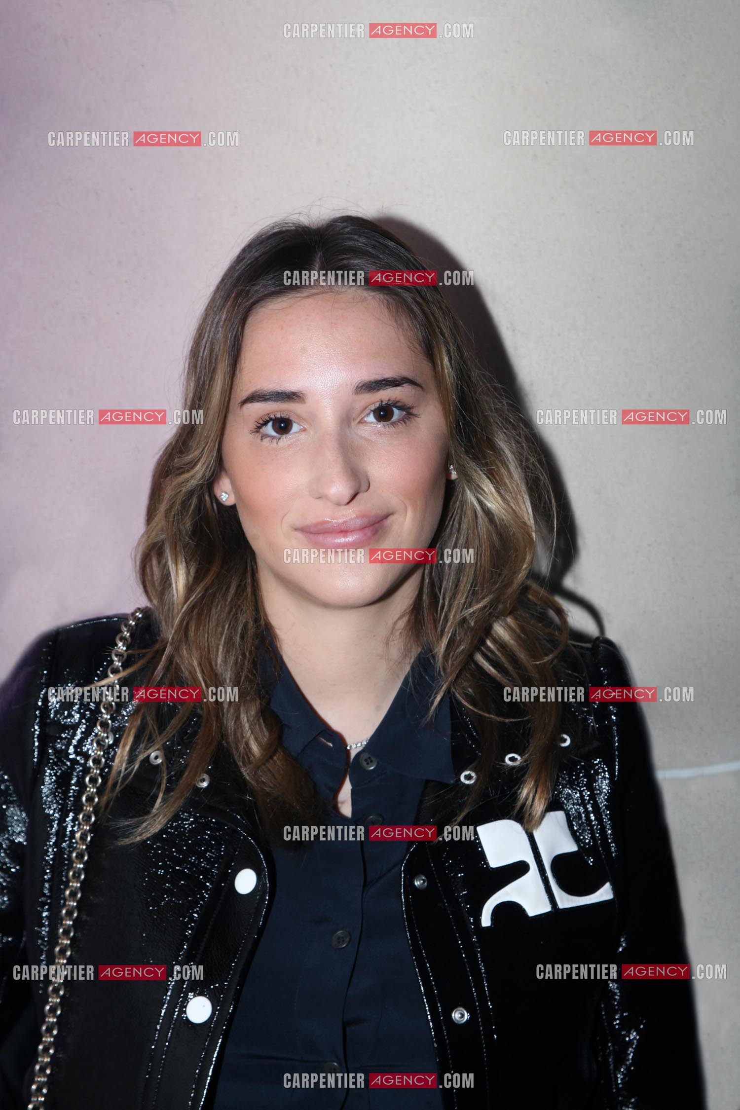 Gala caritatif des "Stéthos d'Or" qui récompensent les artistes qui contribuent au bien-être de tous au Georges V à Paris. La fille de Daniela Lumbroso, Carla Lumbroso.