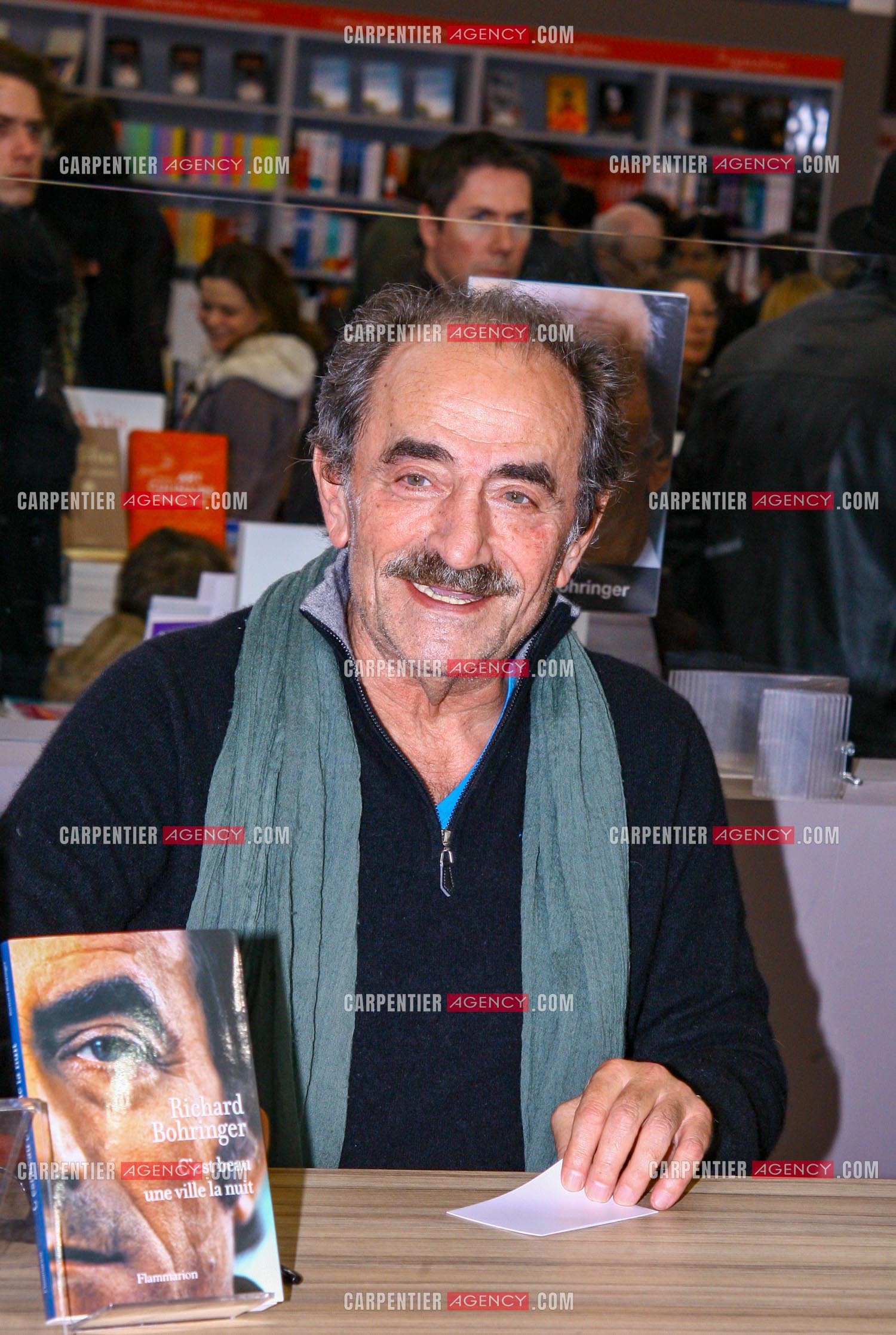 L'acteur Richard Bohringer présente son livre “ C'EST BEAU UNE VILLE LA NUIT “ aux éditions Flammarion en 2013.