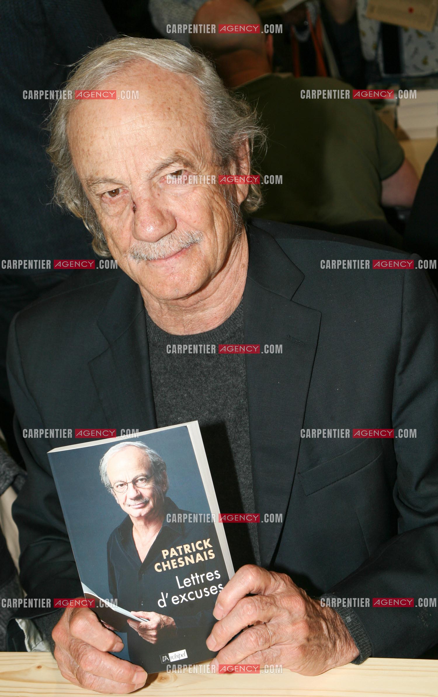 L'acteur Patrick Chesnais présente son nouveau livre " LETTRES D'EXCUSES “ aux éditions L'Archipel.