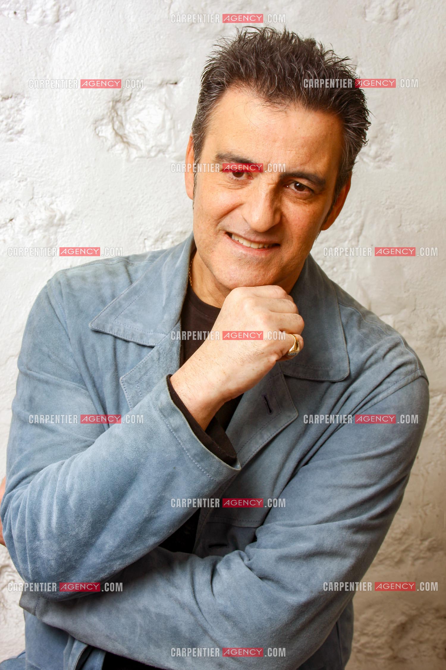 Le chanteur Phil Barney.     ( Exclusif )