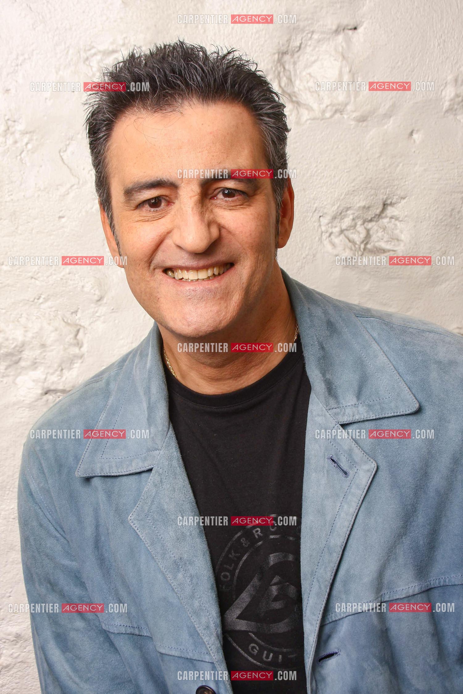 Le chanteur Phil Barney.     ( Exclusif )