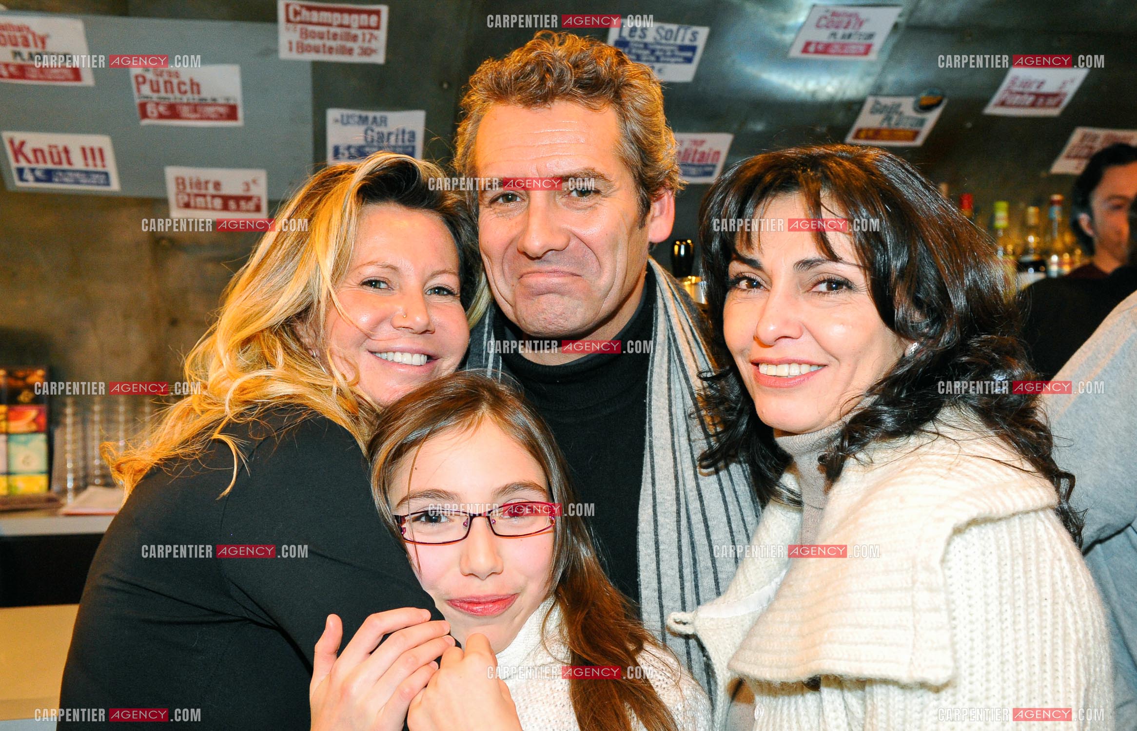 La chanteuse Fiona Gélin en concert à la salle “ Le Caveau de la République “. Fiona Gélin entourée de son son frère Manuel Gélin, sa femme la productrice Mexicaine Gabriela Chavira et leur fille Lana Gélin.  ( Exclusif )