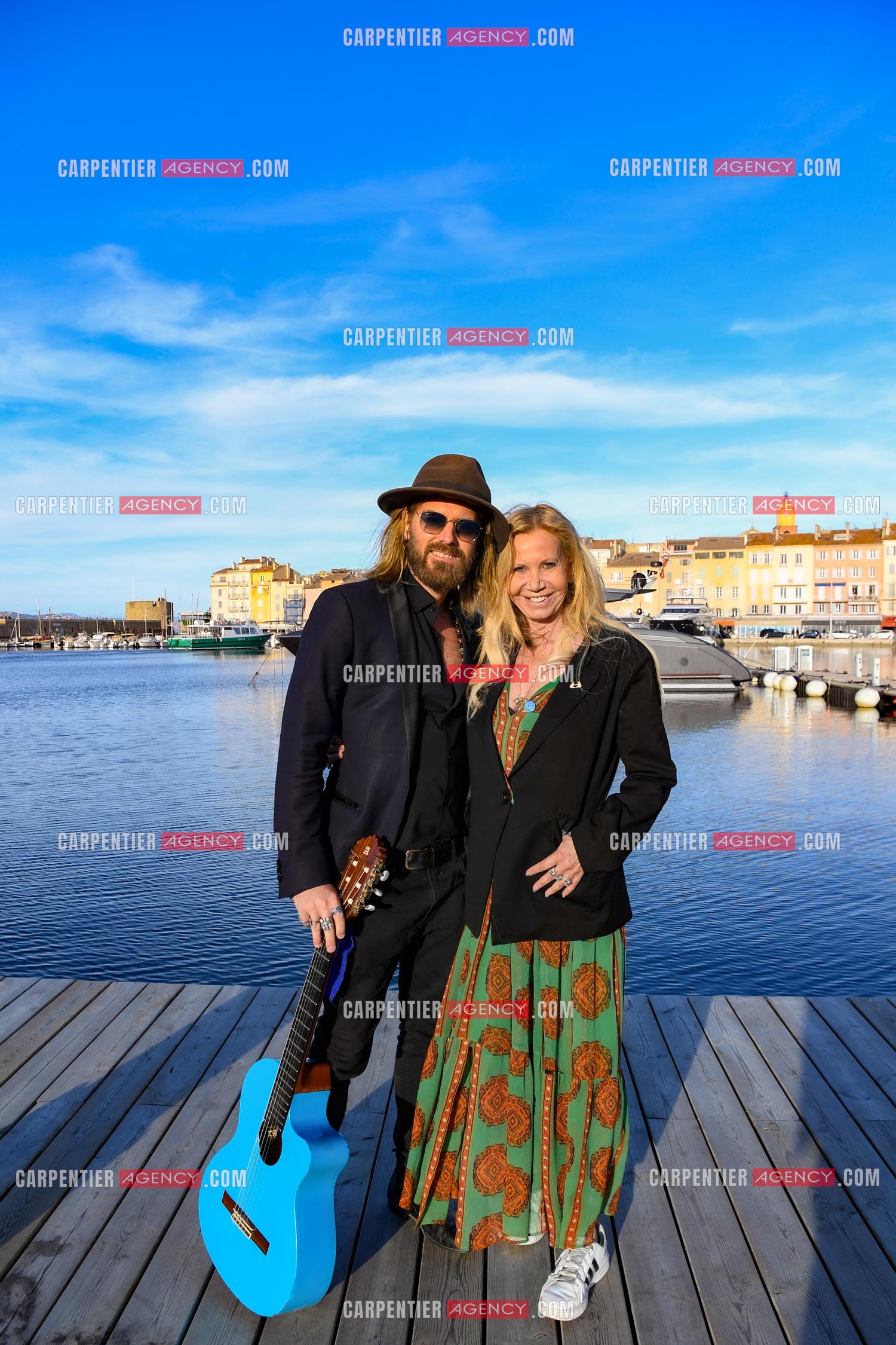 Suite à son infarctus, la comédienne Fiona Gélin et son compagnon ChardRy  (Richard Bauduin) se ressourcent sur le port de St Tropez.     ( Exclusif )