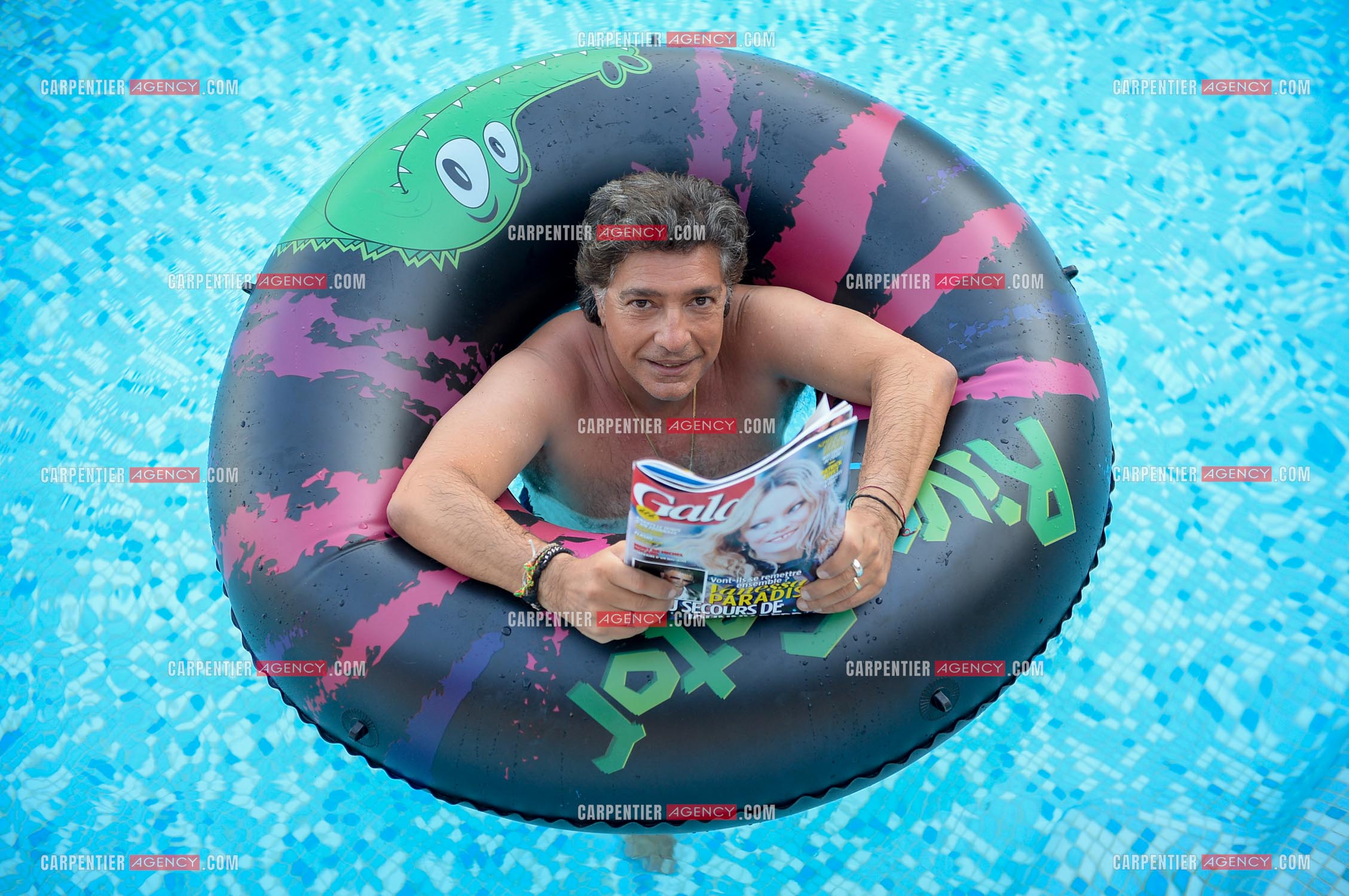 Le chanteur Frédéric François lors de ses vacances dans sa résidence secondaire d'Antibes. ( Exclusif )