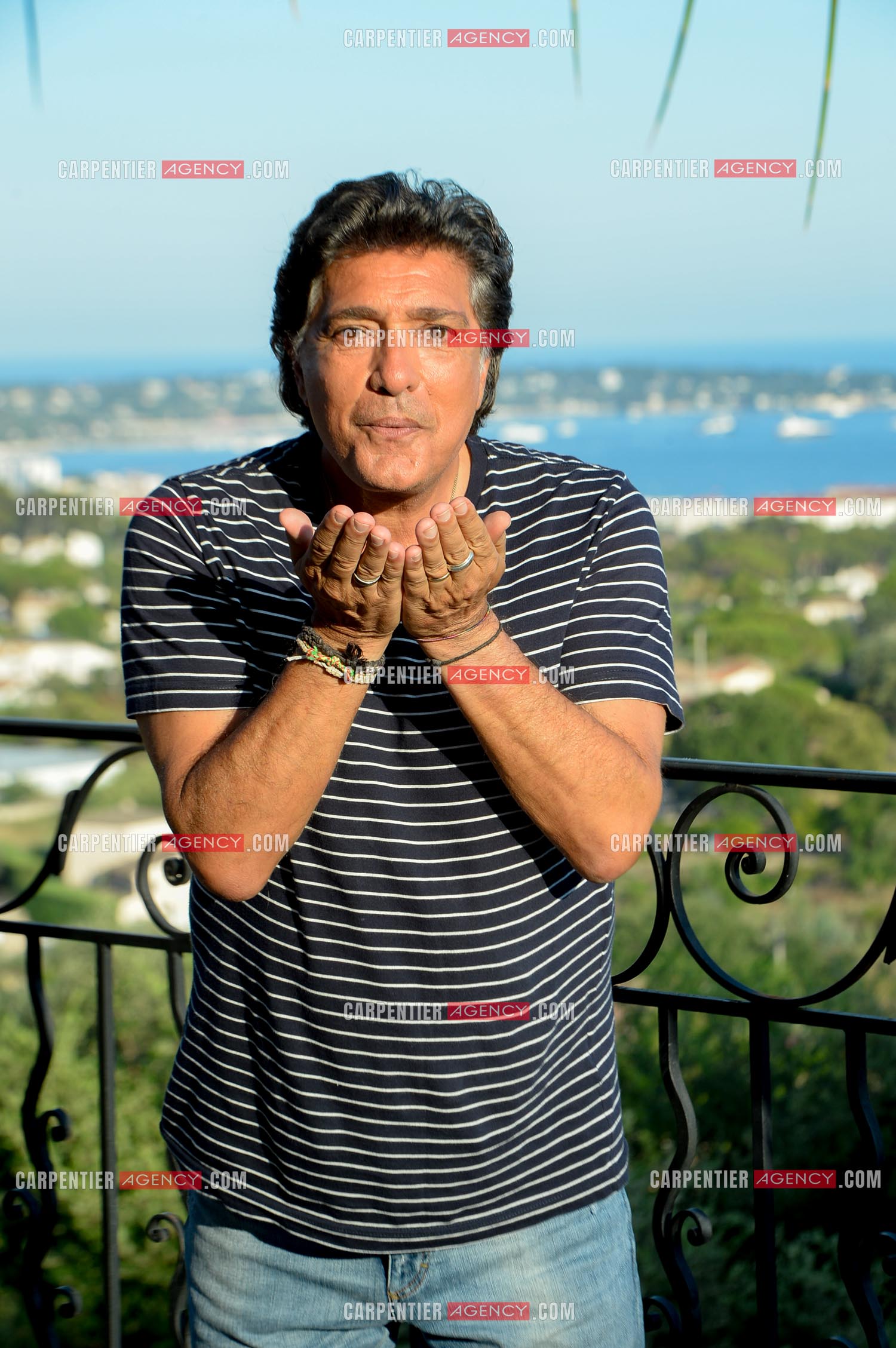 Le chanteur Frédéric François lors de ses vacances dans sa résidence secondaire d'Antibes. ( Exclusif )