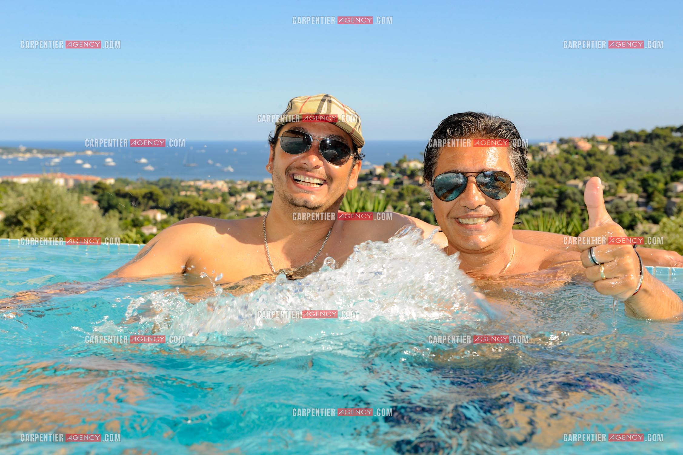 Le chanteur Frédéric François lors de ses vacances en famille dans sa résidence secondaire d'Antibes. Frédéric et son fils Anthony. ( Exclusif )