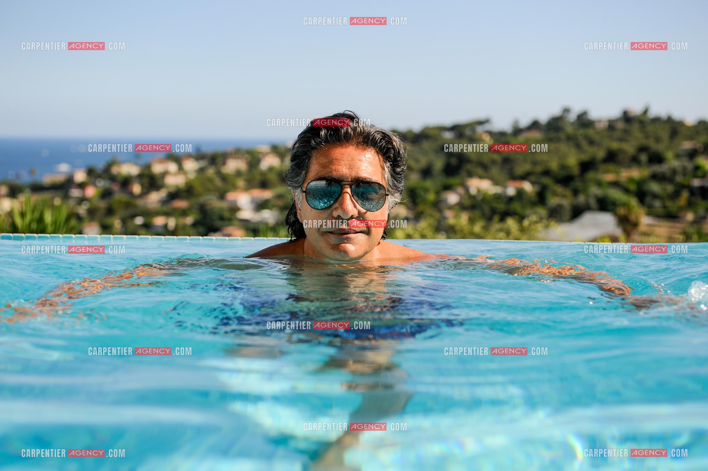 Le chanteur Frédéric François lors de ses vacances en famille dans sa résidence secondaire d'Antibes.  ( Exclusif )