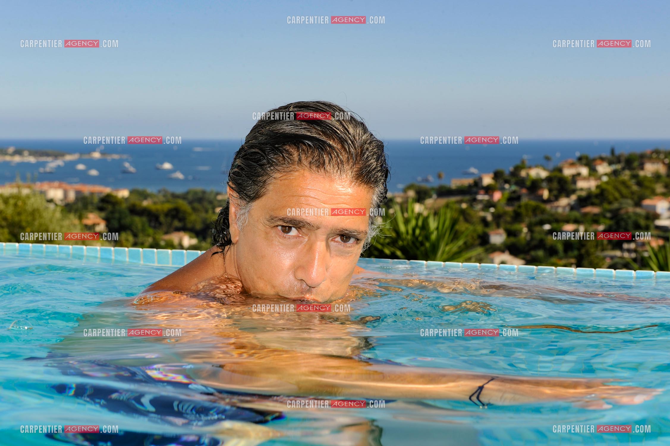 Le chanteur Frédéric François lors de ses vacances en famille dans sa résidence secondaire d'Antibes.  ( Exclusif )