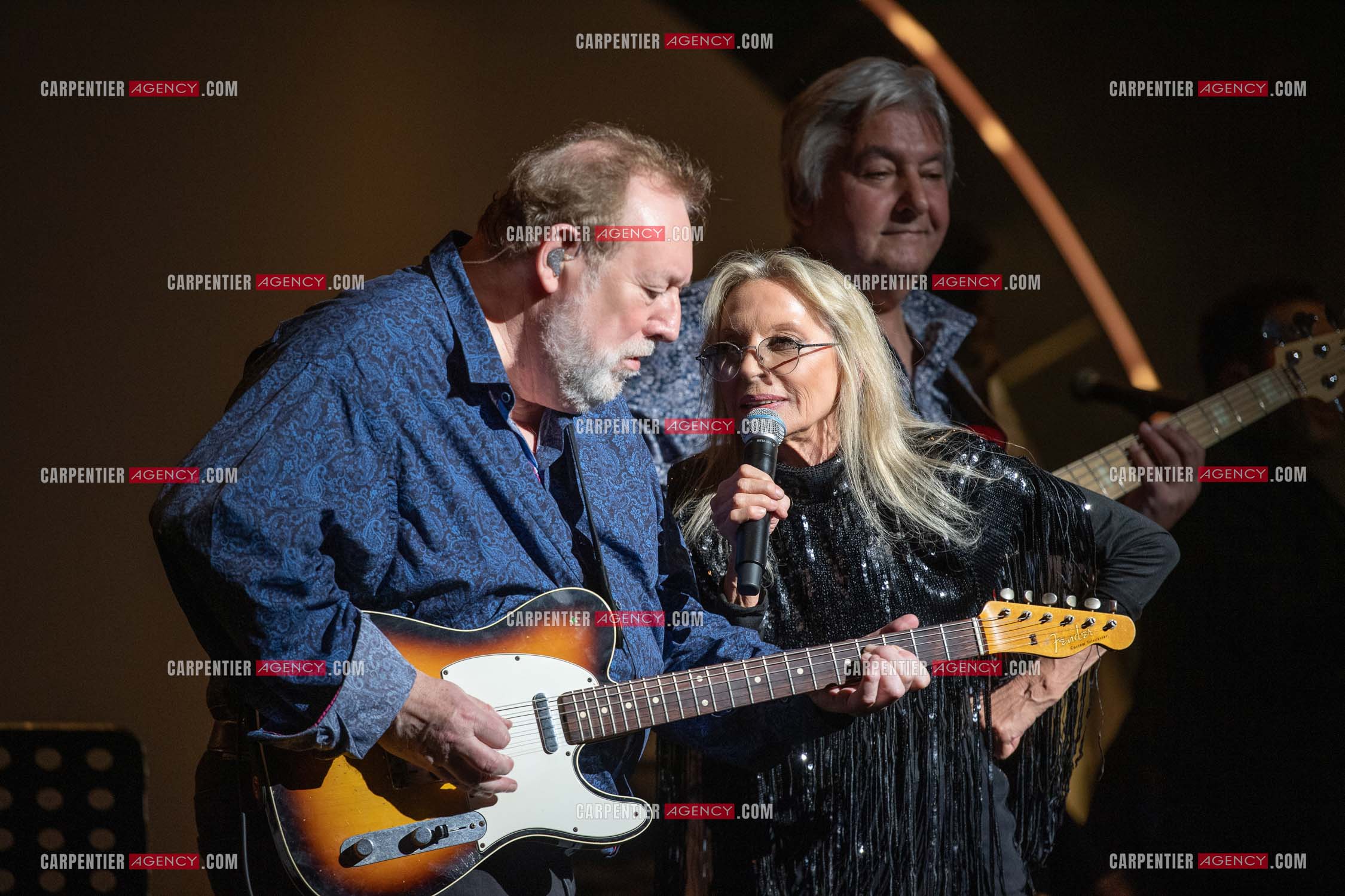La chanteuse Véronique Sanson accompagnée par son guitariste Basile Leroux en concert à Marseille en 2022.     ( Exclusif )