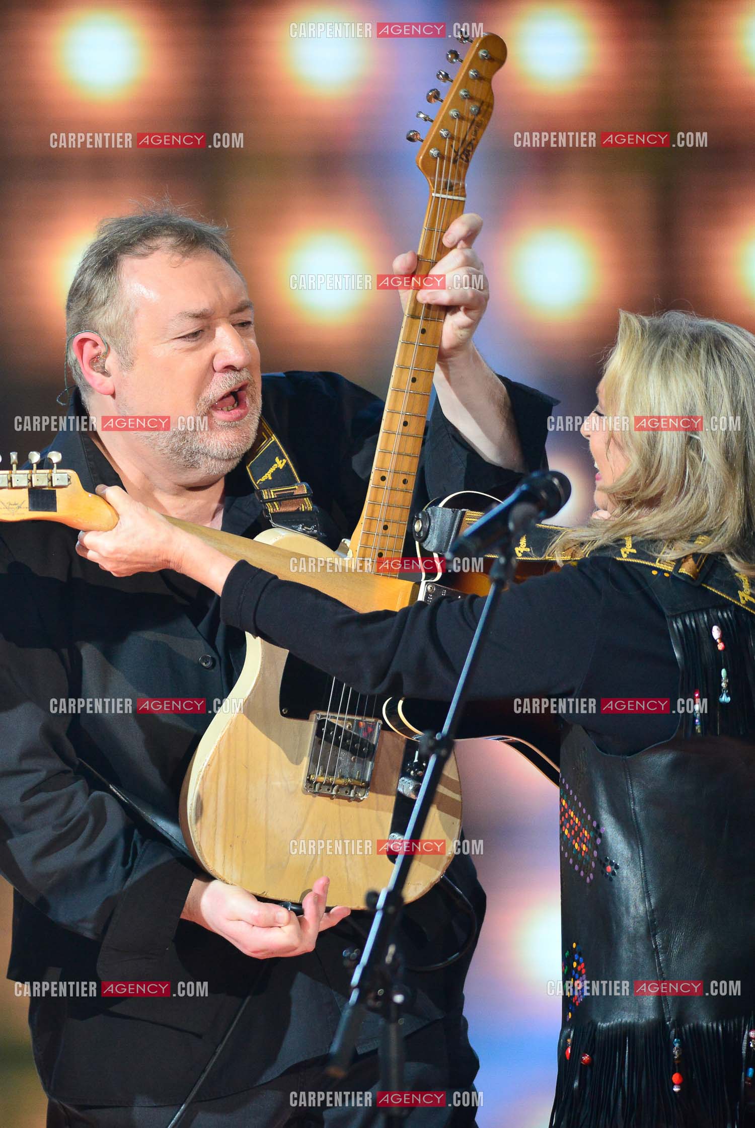 La chanteuse Véronique Sanson en concert en 2015. Ici avec Basile Leroux son guitariste.    ( Exclusif )