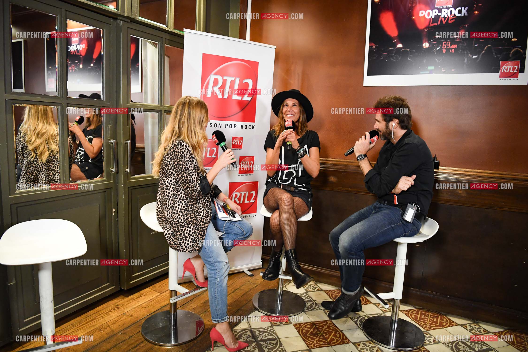 La chanteuse Zazie en interview avec l'animateur radio pour RTL  Éric Jean-Jean avant son concert au TRIANON le 05 Oct 2018.        ( Exclusif )