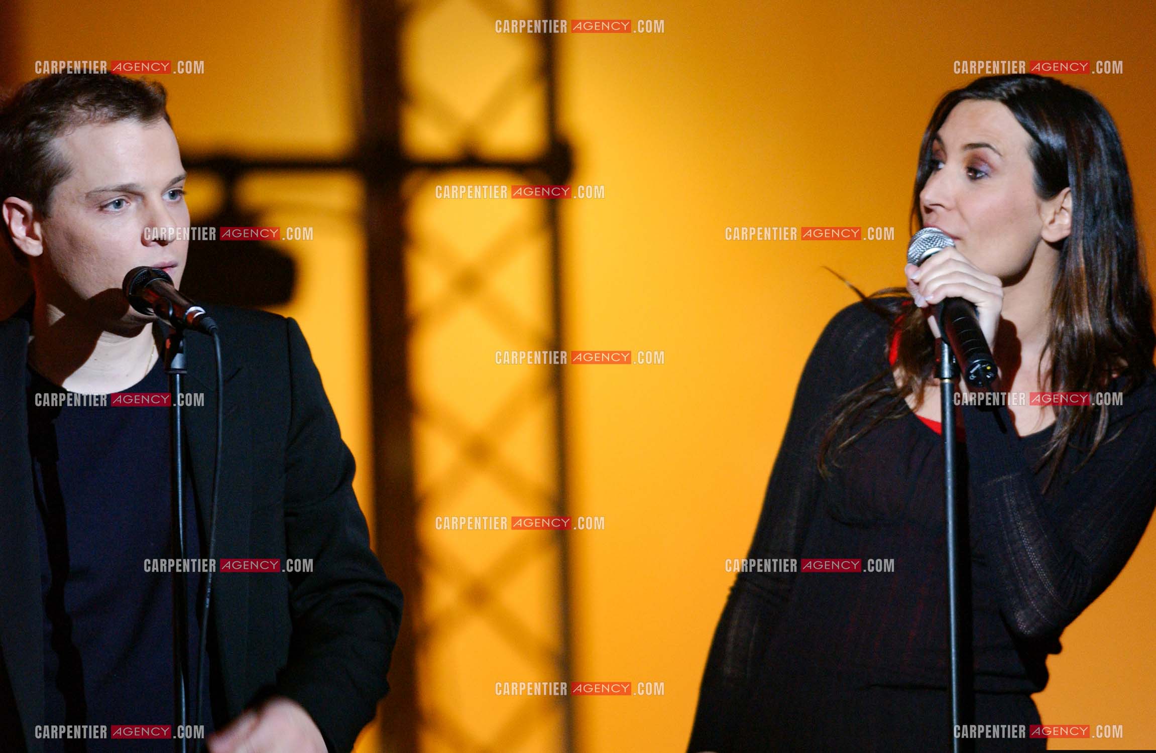 La chanteuse Zazie pour un duo avec le chanteur Bénabar lors du  concert à l'occasion des 20 ans du Zénith de Paris le 14 Jan 2005.                   ( Exclusif )
